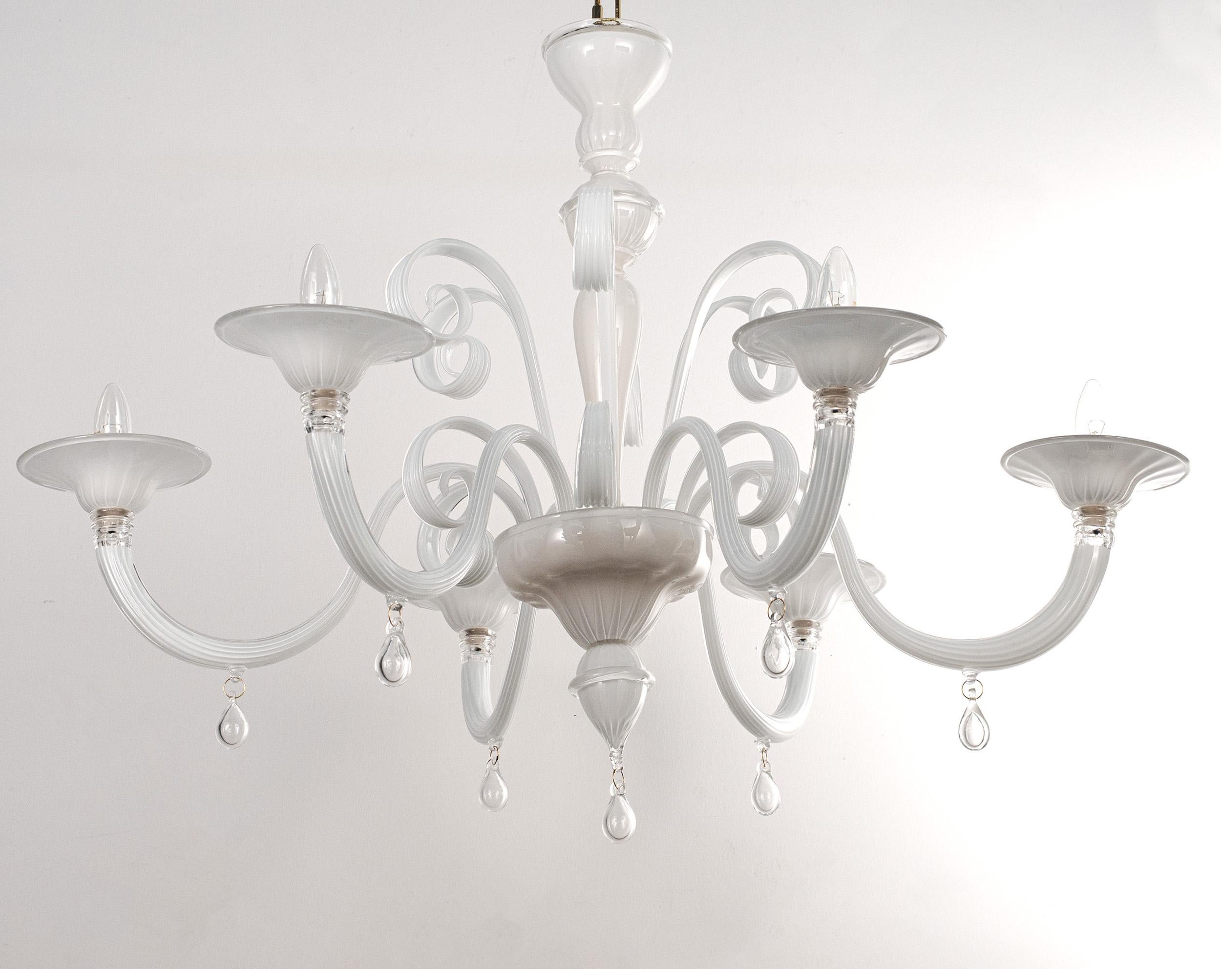 Grande lampadario in vetro bianco di Murano a 6 luci, Vintage Made in Italy, in stock
Condizioni: condizioni praticamente perfette e mai usate: nessun graffio pesante, nessun difetto, nessuna crepa, nessuna parte mancante.
 
Tipo: Lampadario