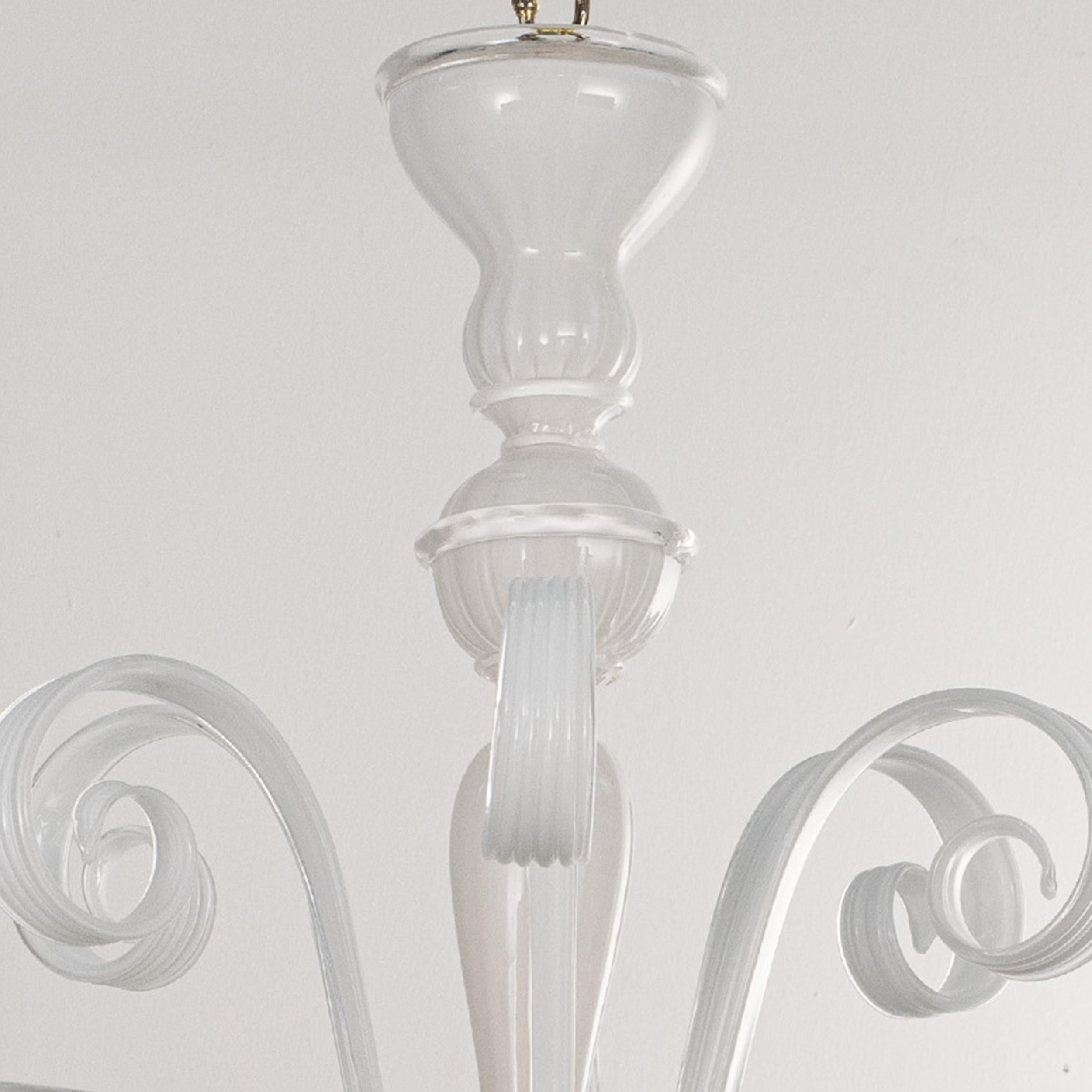Ottone Grande lampadario in vetro bianco di Murano a 6 luci, Vintage Made in Italy, in stock in vendita