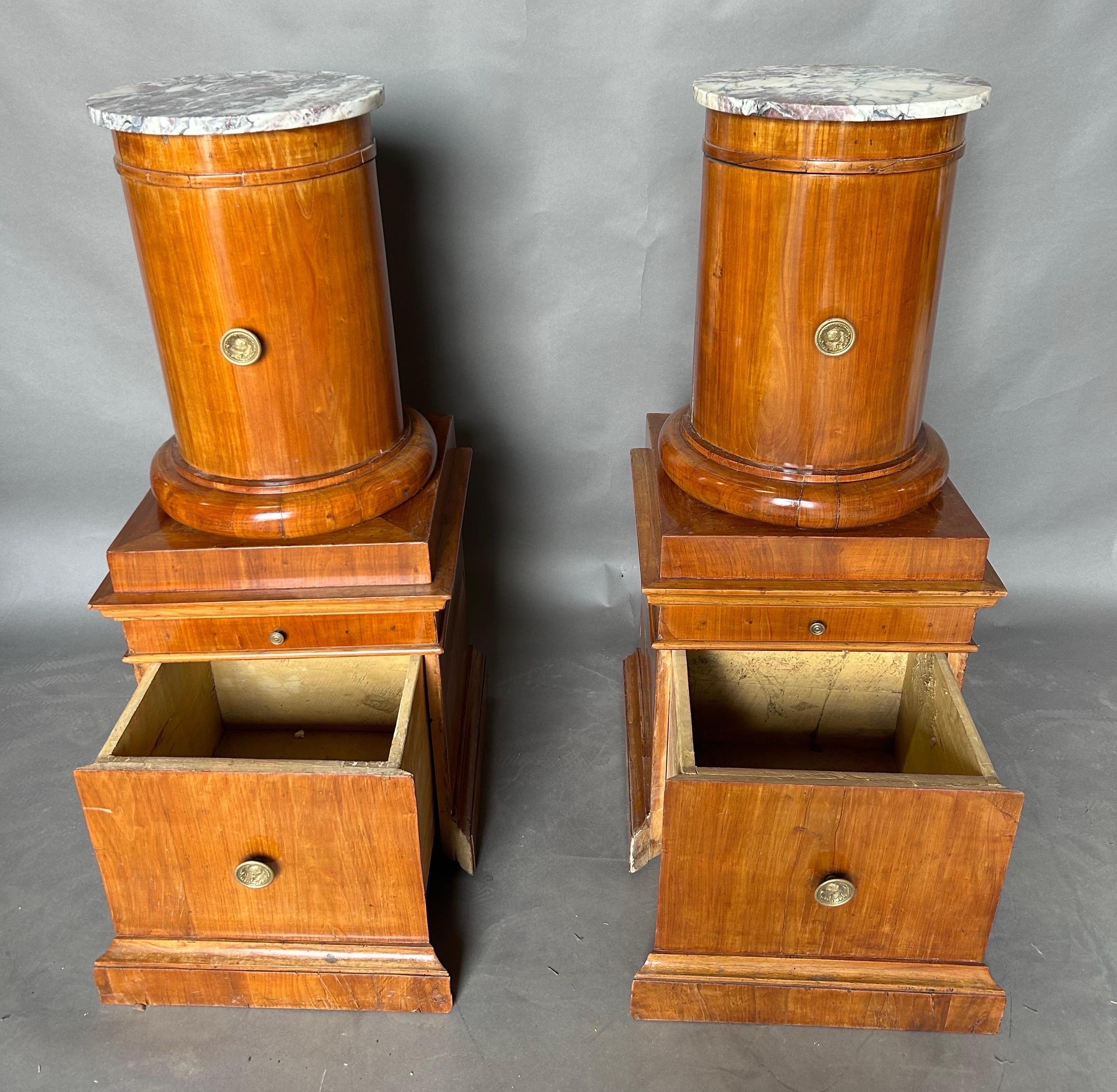 Grande paire de somnos Biedermeier du 19ème siècle Bon état - En vente à Richmond, VA