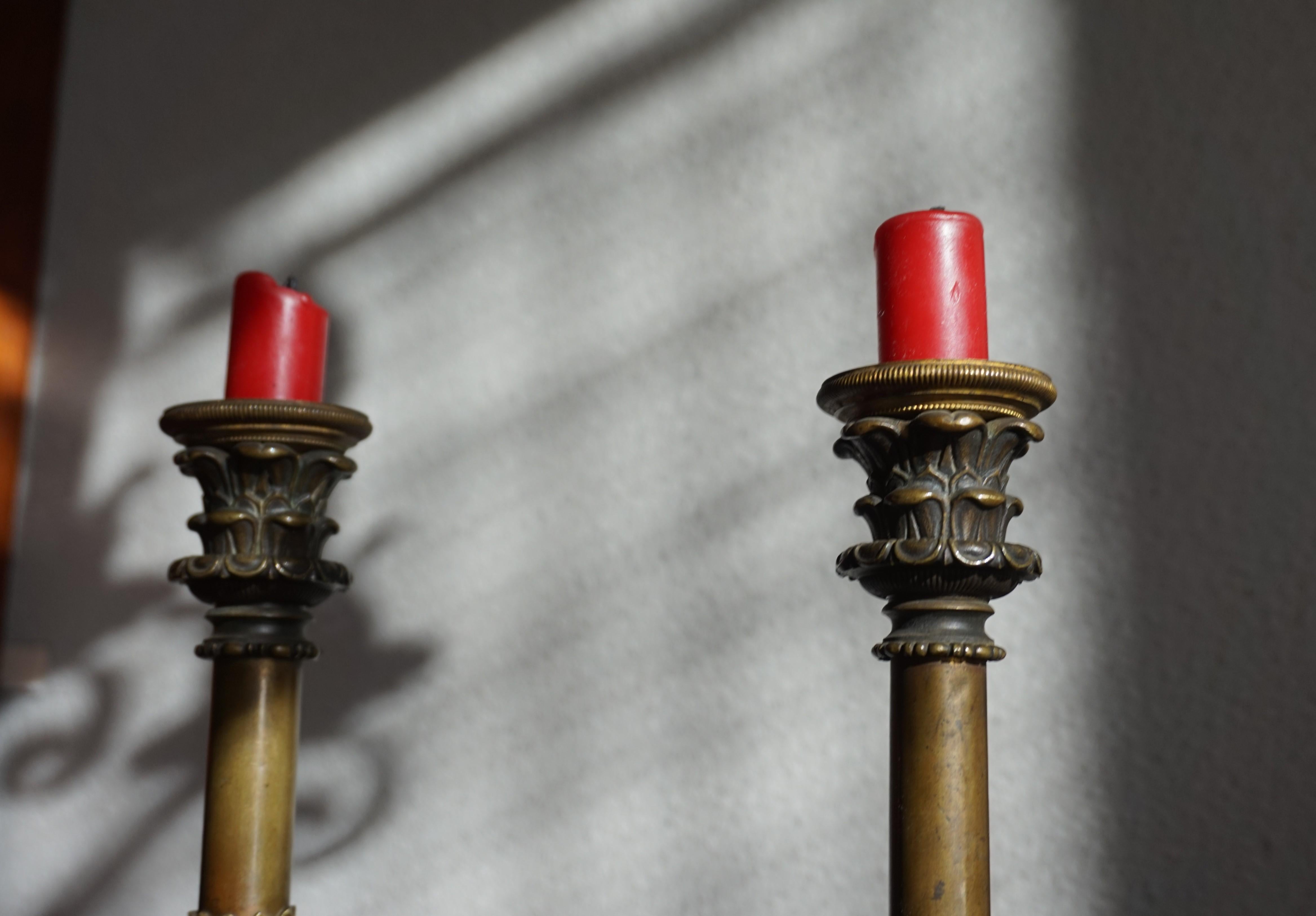 Great Pair of Antique 19th Century Bronze and Brass Empire Revival Candlesticks In Excellent Condition In Lisse, NL