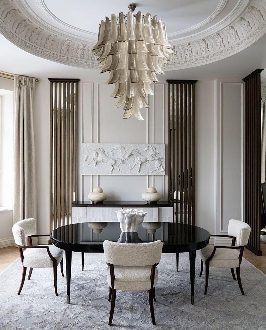 Great Pair of Chandeliers in Precious Murano Glass For Sale 3