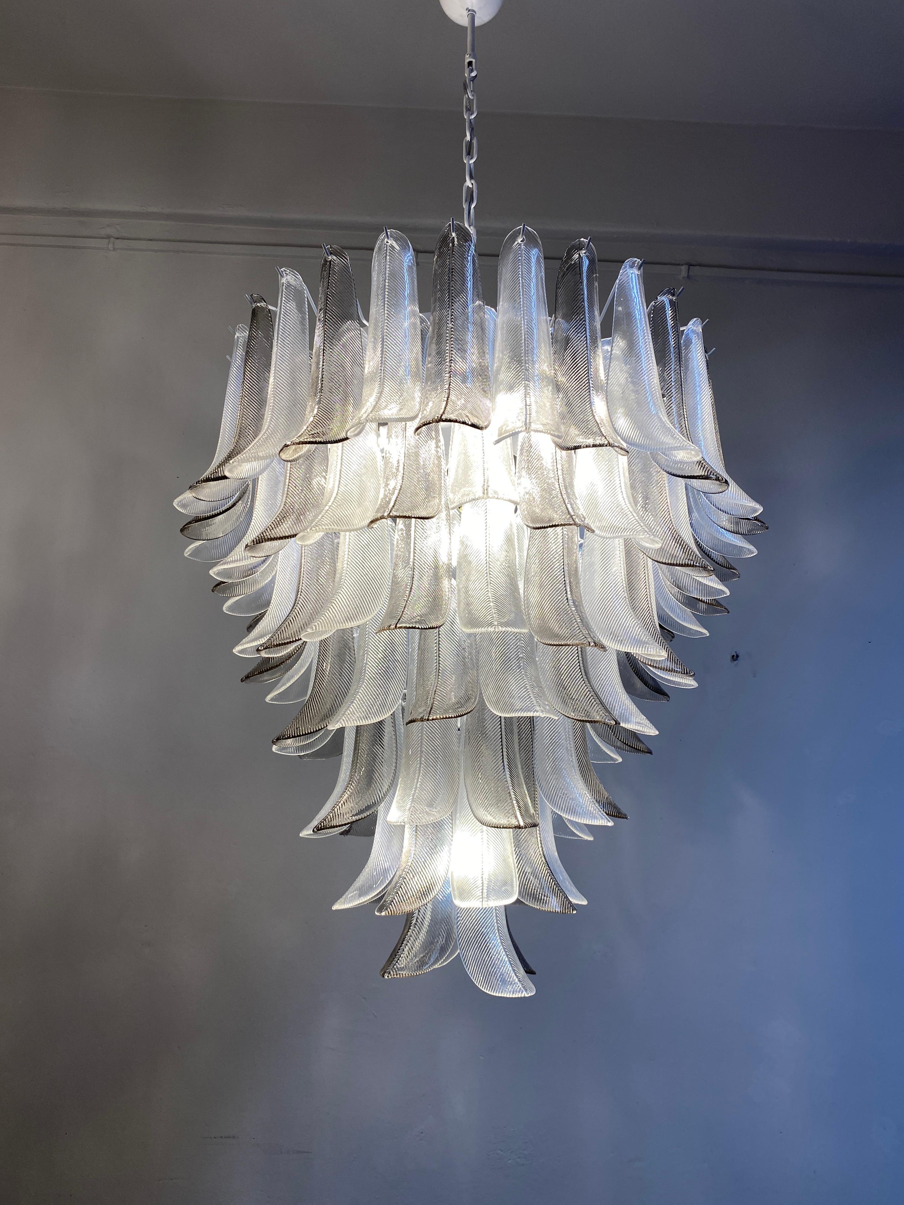 Great Pair of Chandeliers in Precious Murano Glass For Sale 1