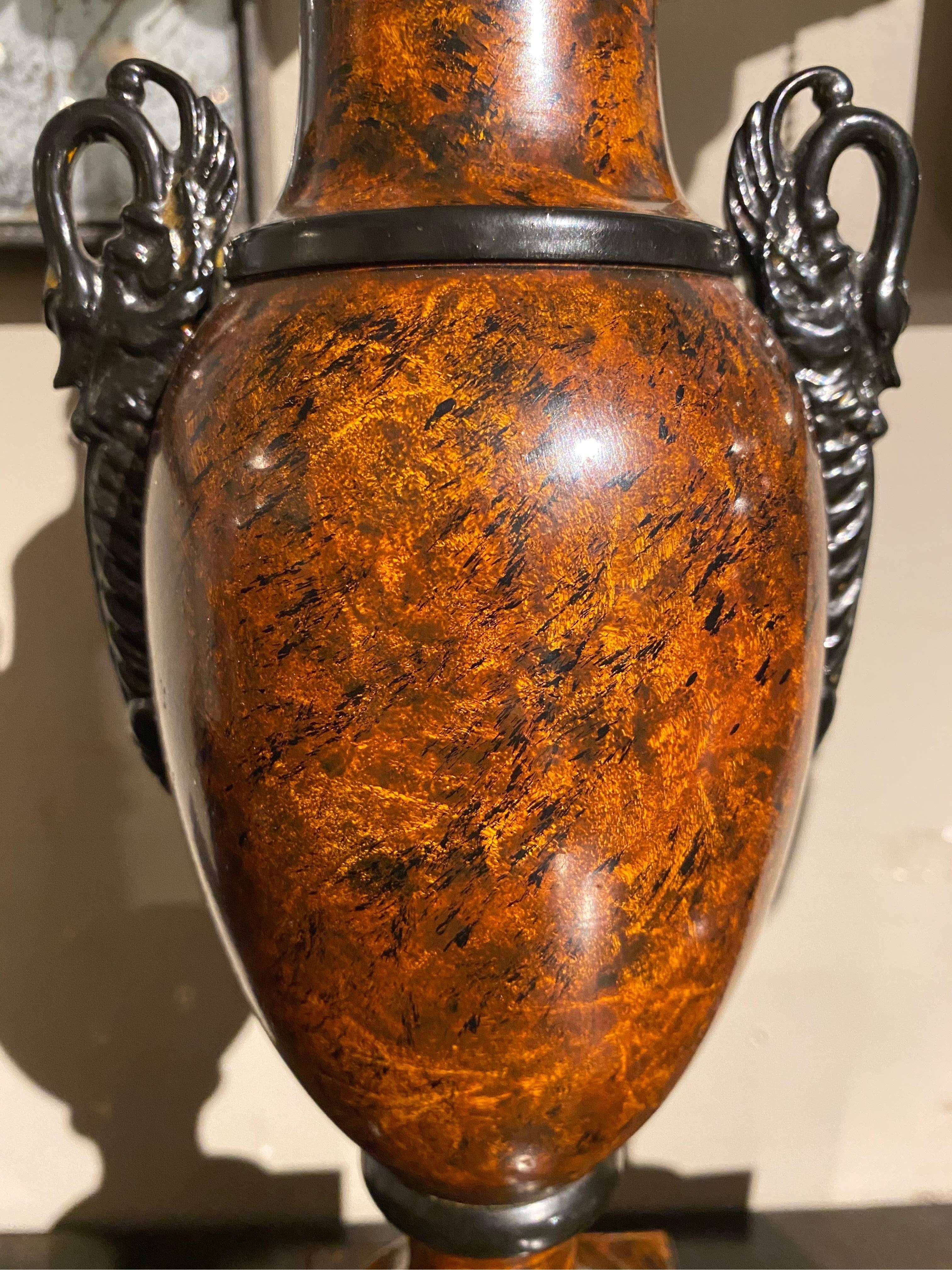 Great Pair of Faux Tortoiseshell Tole Lamps In Good Condition For Sale In Charleston, SC