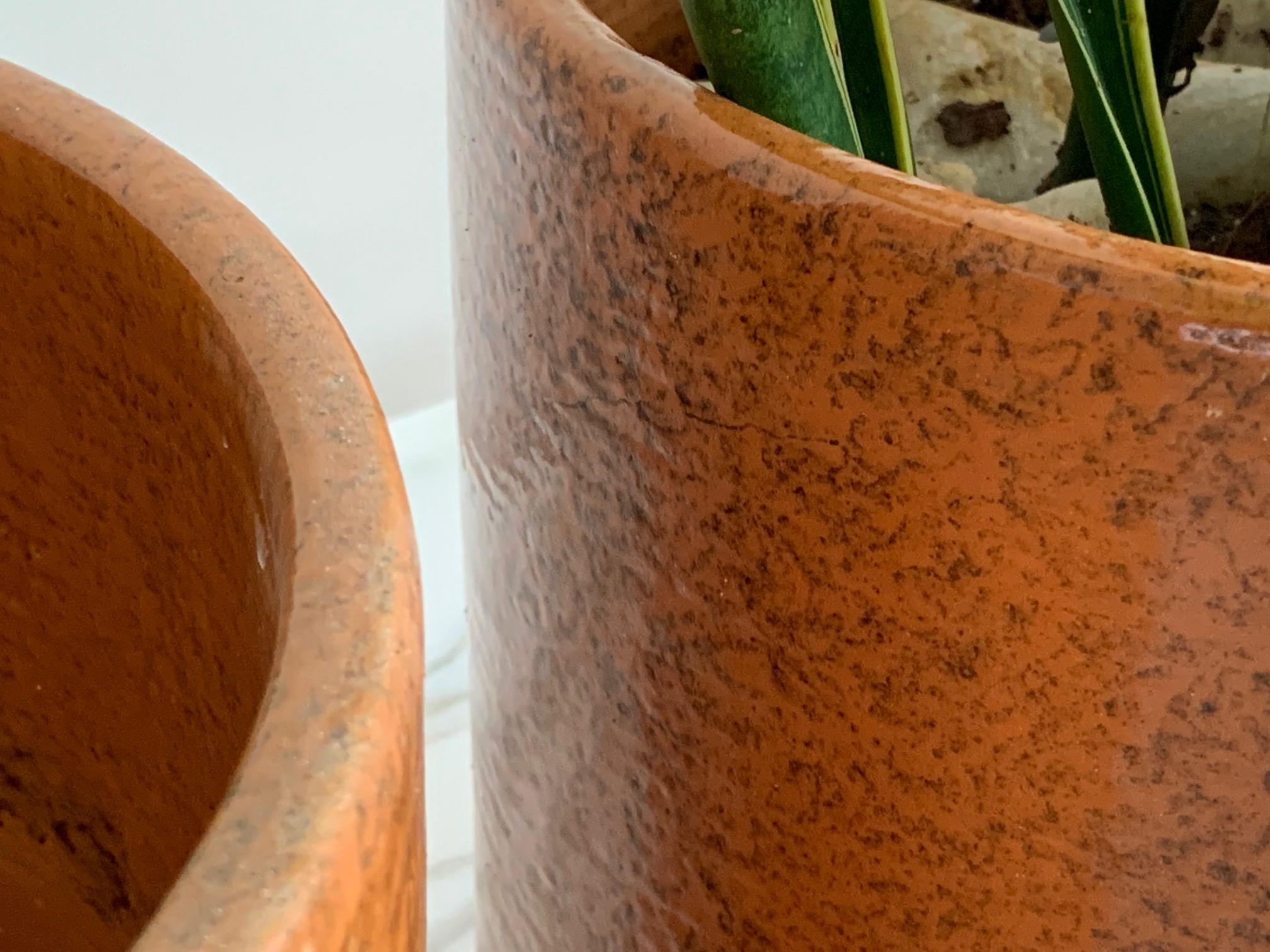 A pair of Classic midcentury textured glaze planters by Gainey Pottery, California, circa 1960s. These have no hole on the bottom.