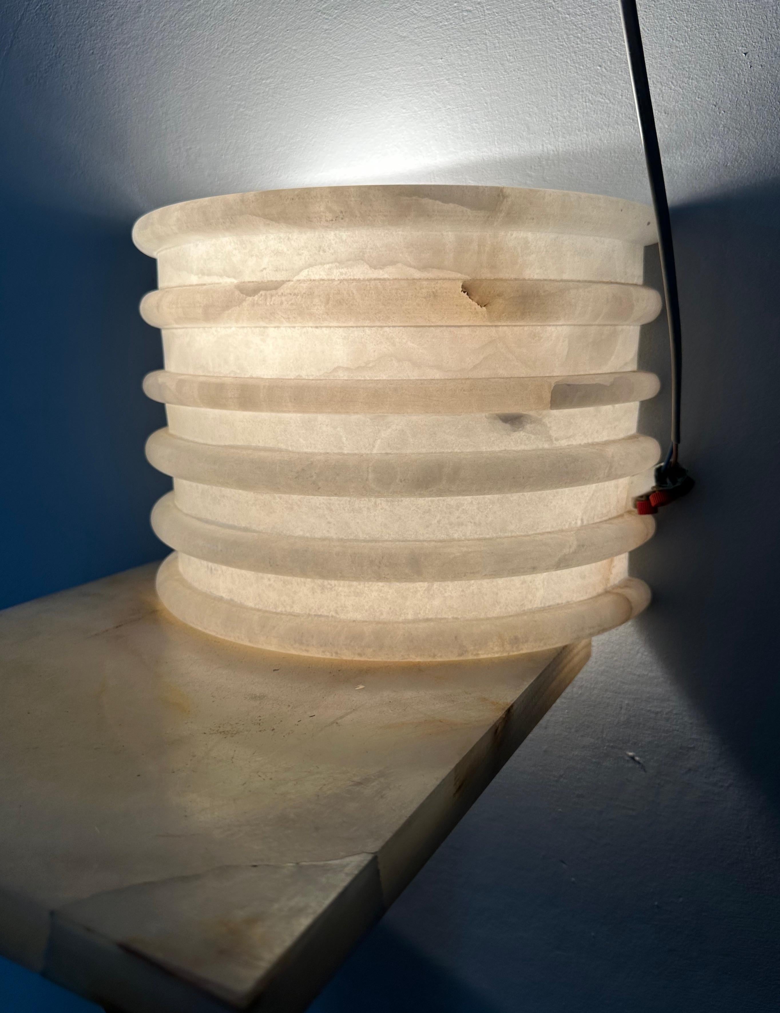 Großes Paar und Form Art-Déco-Wandleuchter/Leuchten aus Alabaster im Art déco-Stil im Angebot 5