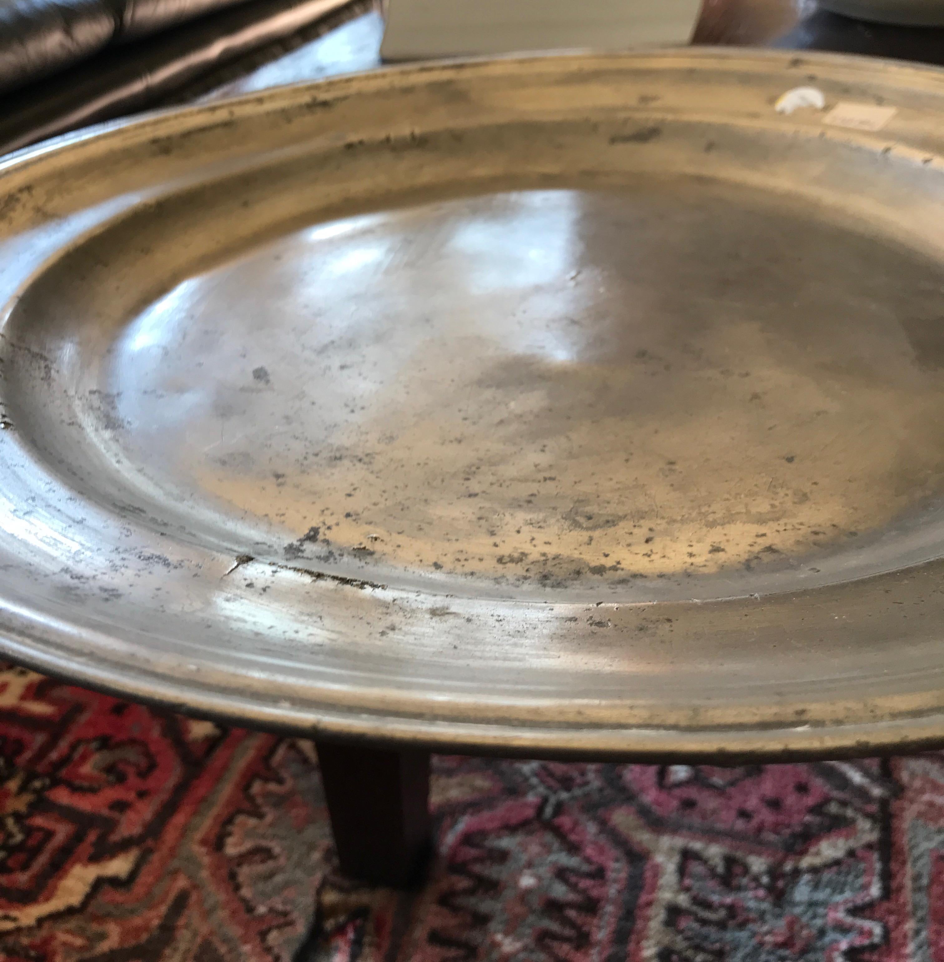 Great plate in pewter stamped, 18th century. 42 cm pewter.
Marked.