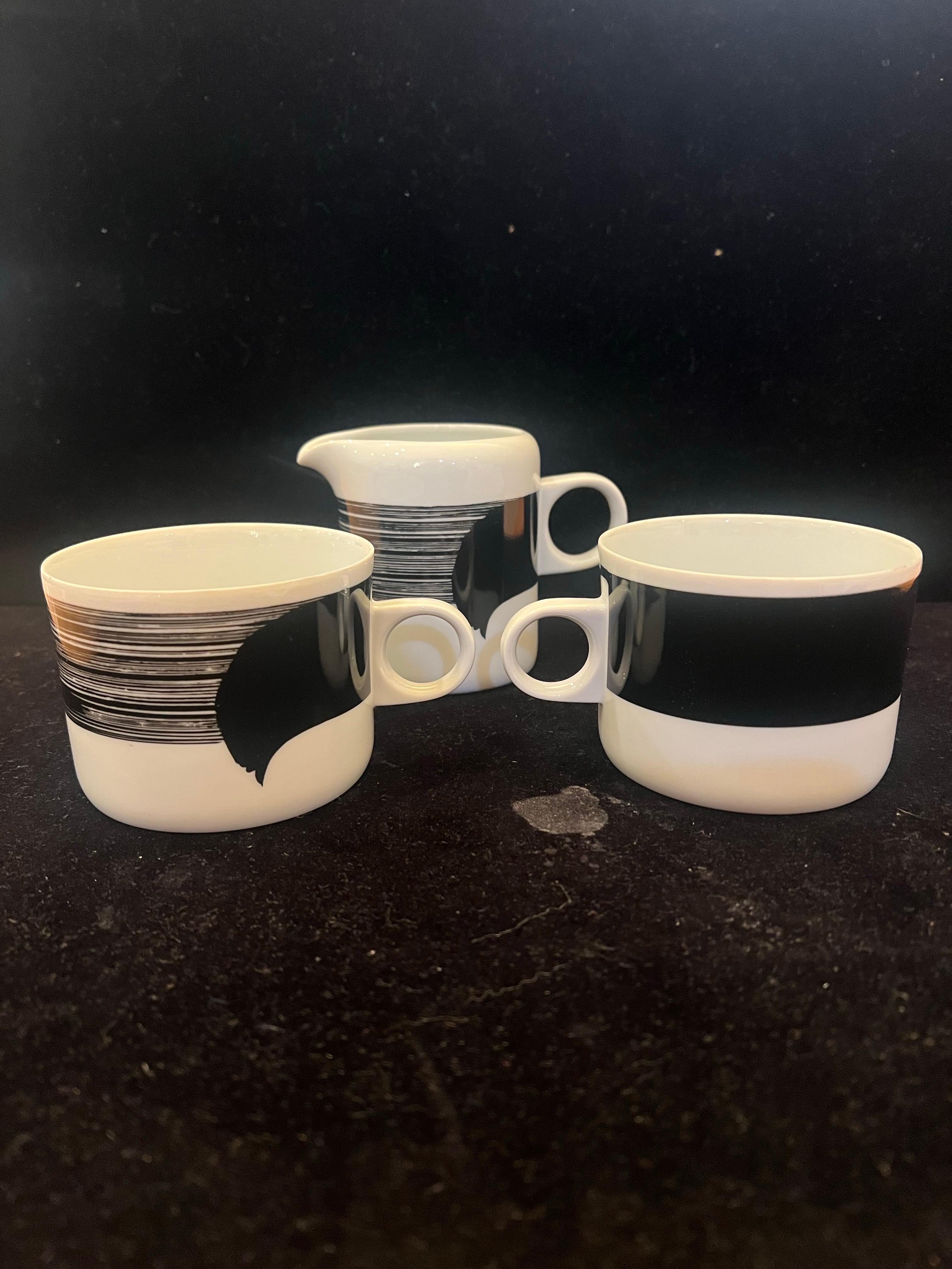 Beautiful and rare set 4 cups and a creamer by Studio Nova Japan part of the Black Expressions collection excellent condition beautiful design.
