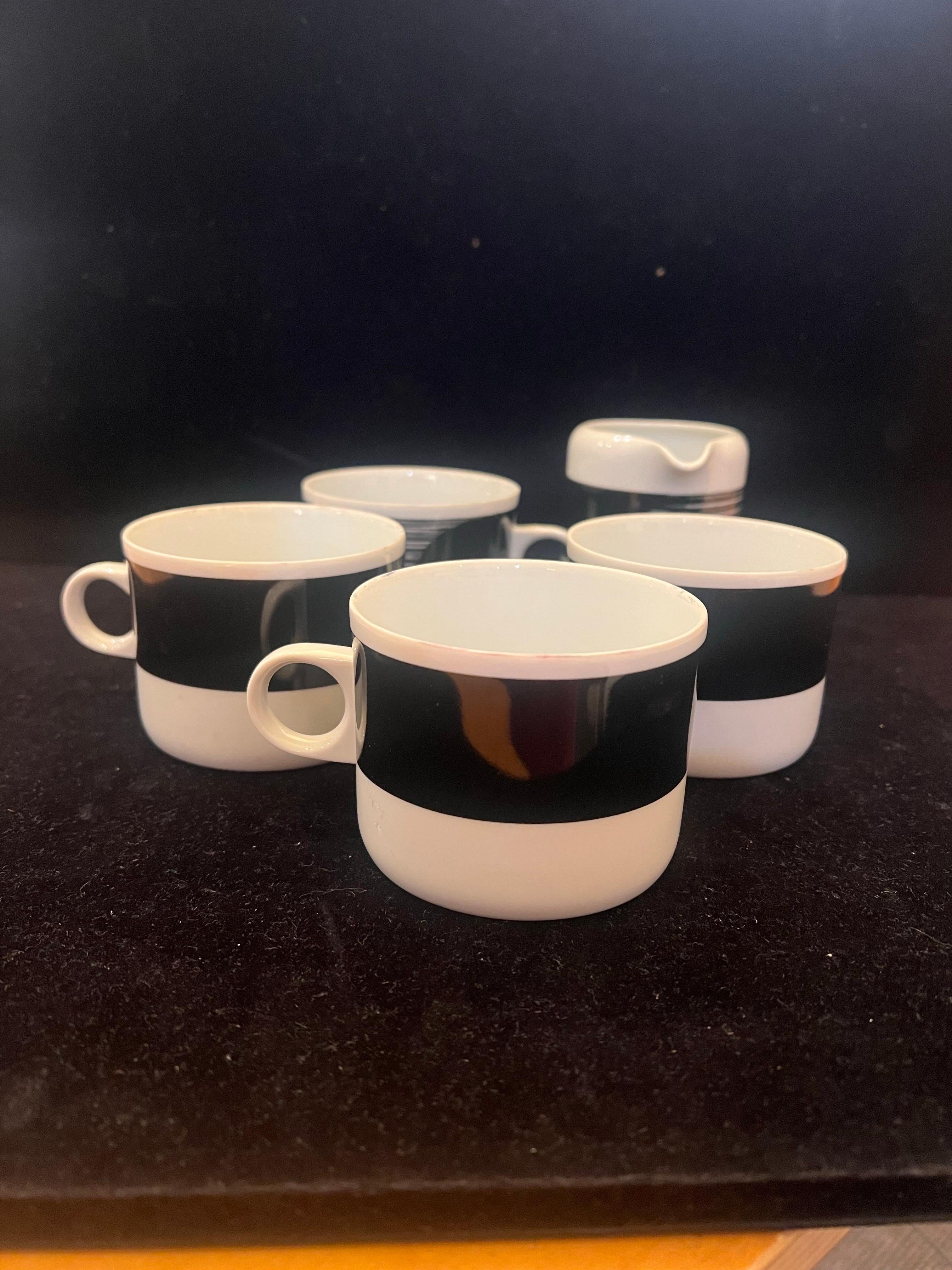 Japanese Great Postmodern Set 4 Cups & Creamer by Studio Nova Japan Memphis Era For Sale