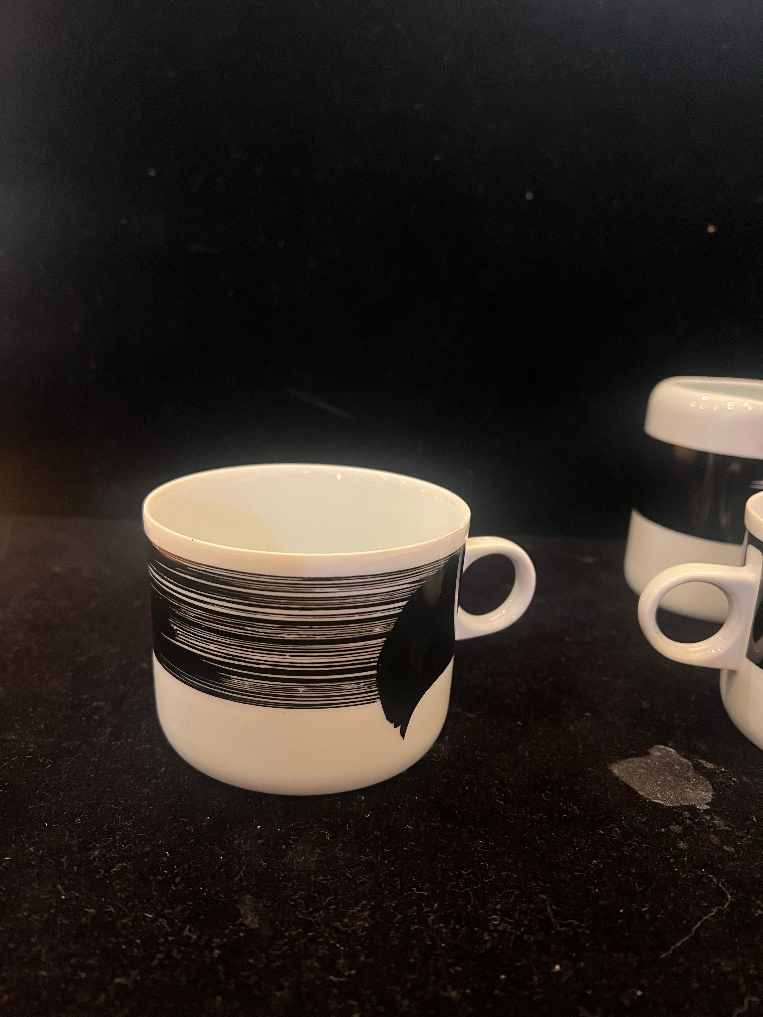 Great Postmodern Set 4 Cups & Creamer by Studio Nova Japan Memphis Era In Excellent Condition For Sale In San Diego, CA