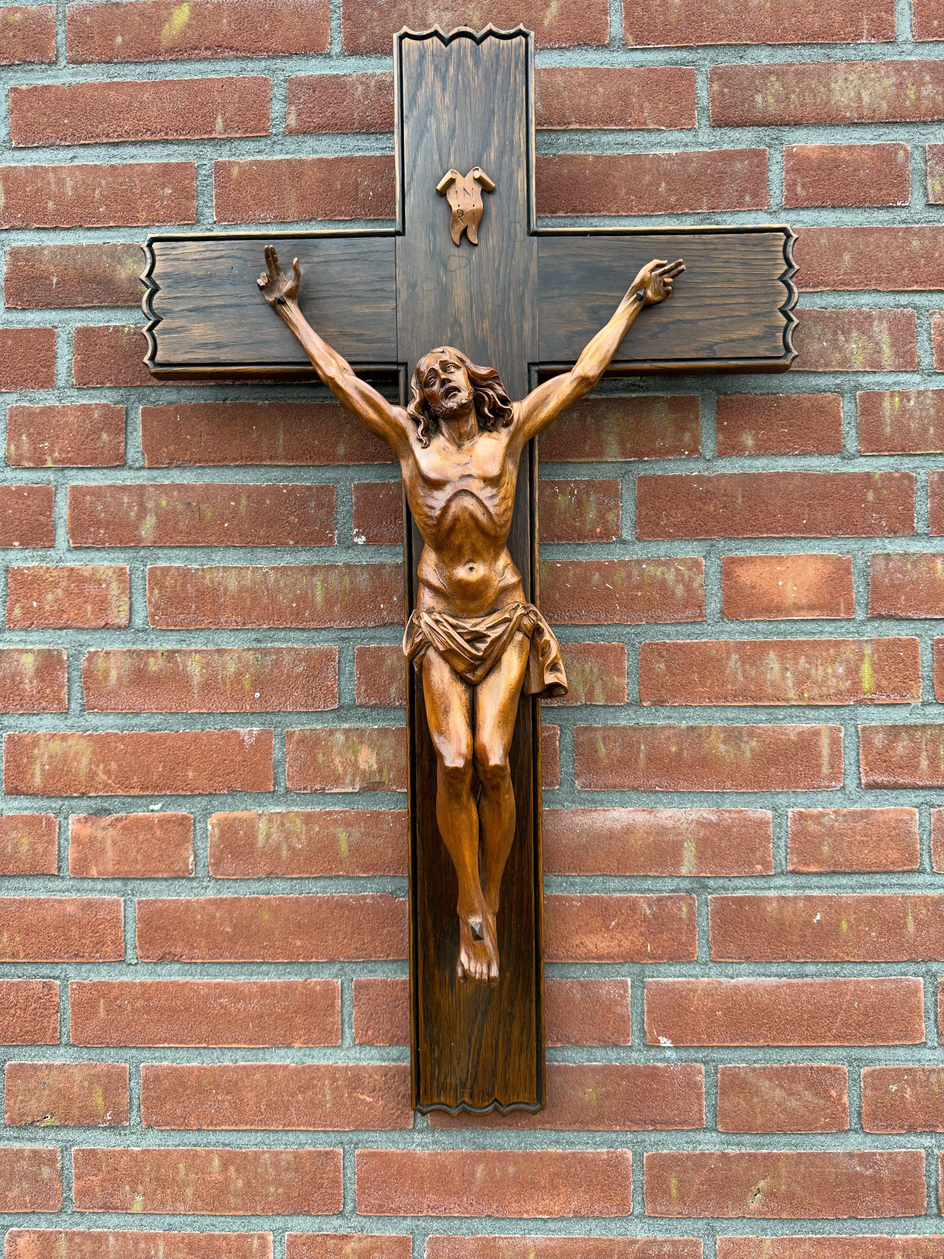 Great Quality Carved & Superb Condition Wooden Corpus Christi on Crucifix, 1800s For Sale 12