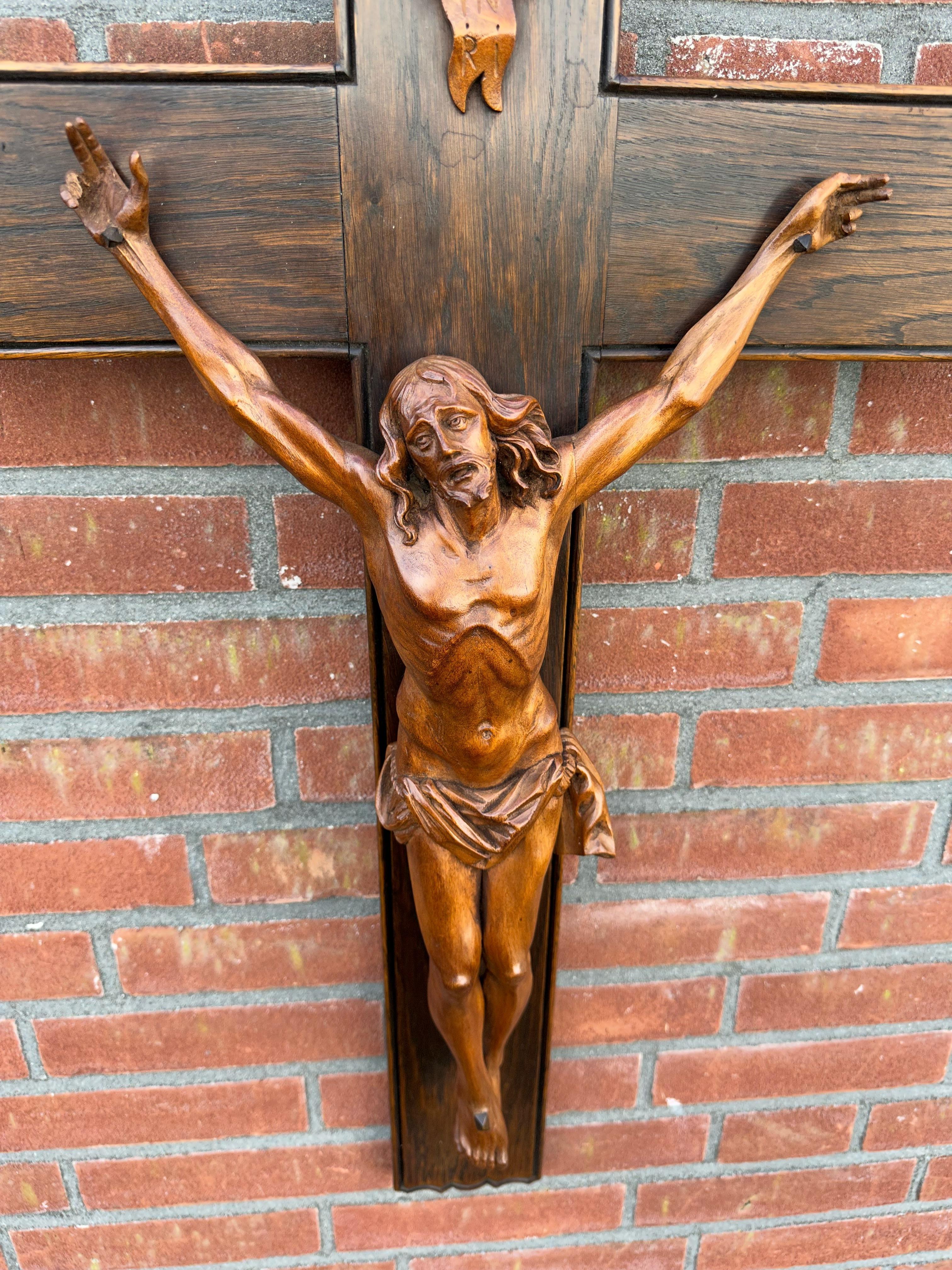 19th Century Great Quality Carved & Superb Condition Wooden Corpus Christi on Crucifix, 1800s For Sale