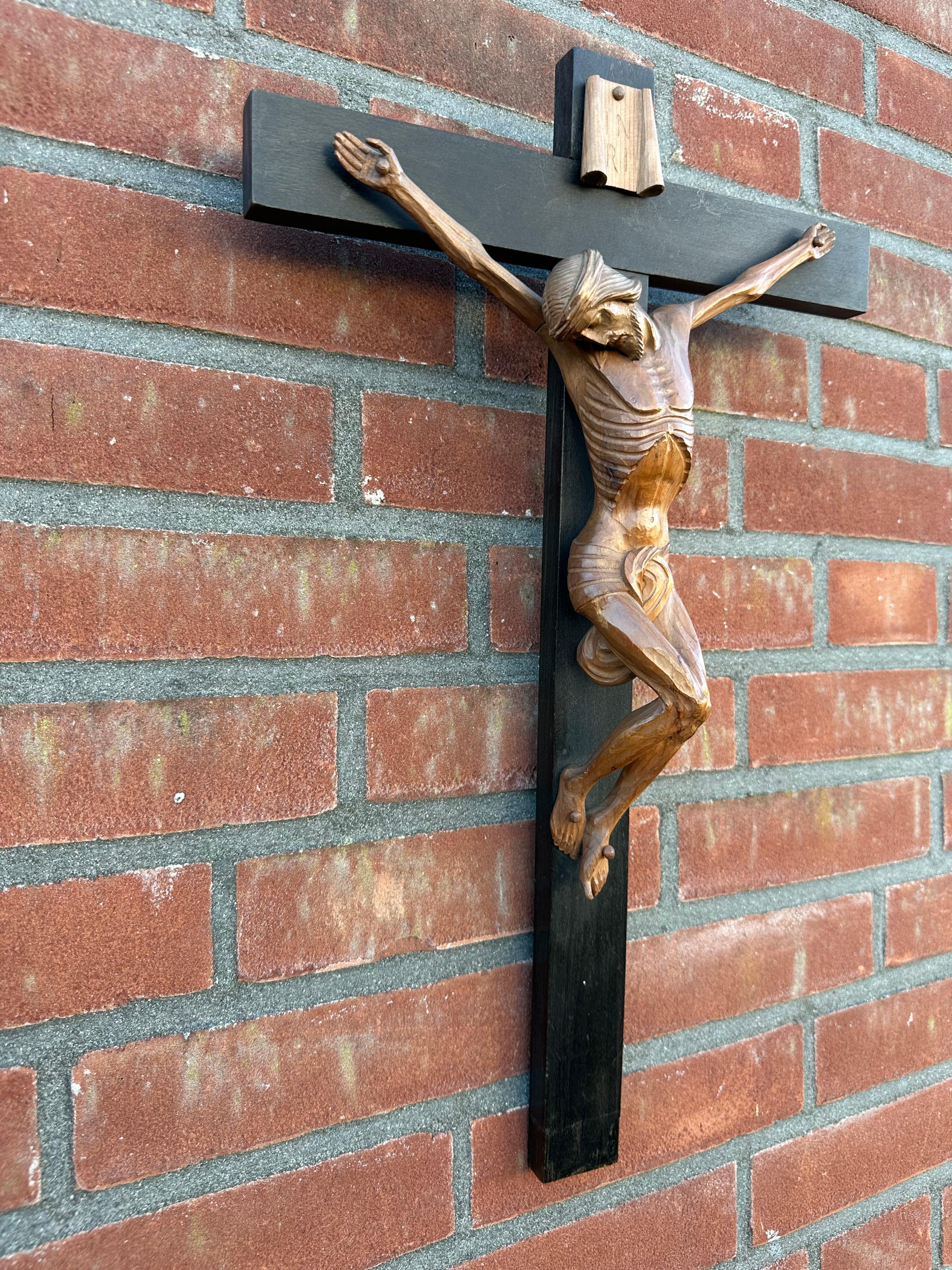 Très belle qualité sculptée et en très bon état, crucifix Corpus Christi sur bois, années 1900 en vente 10
