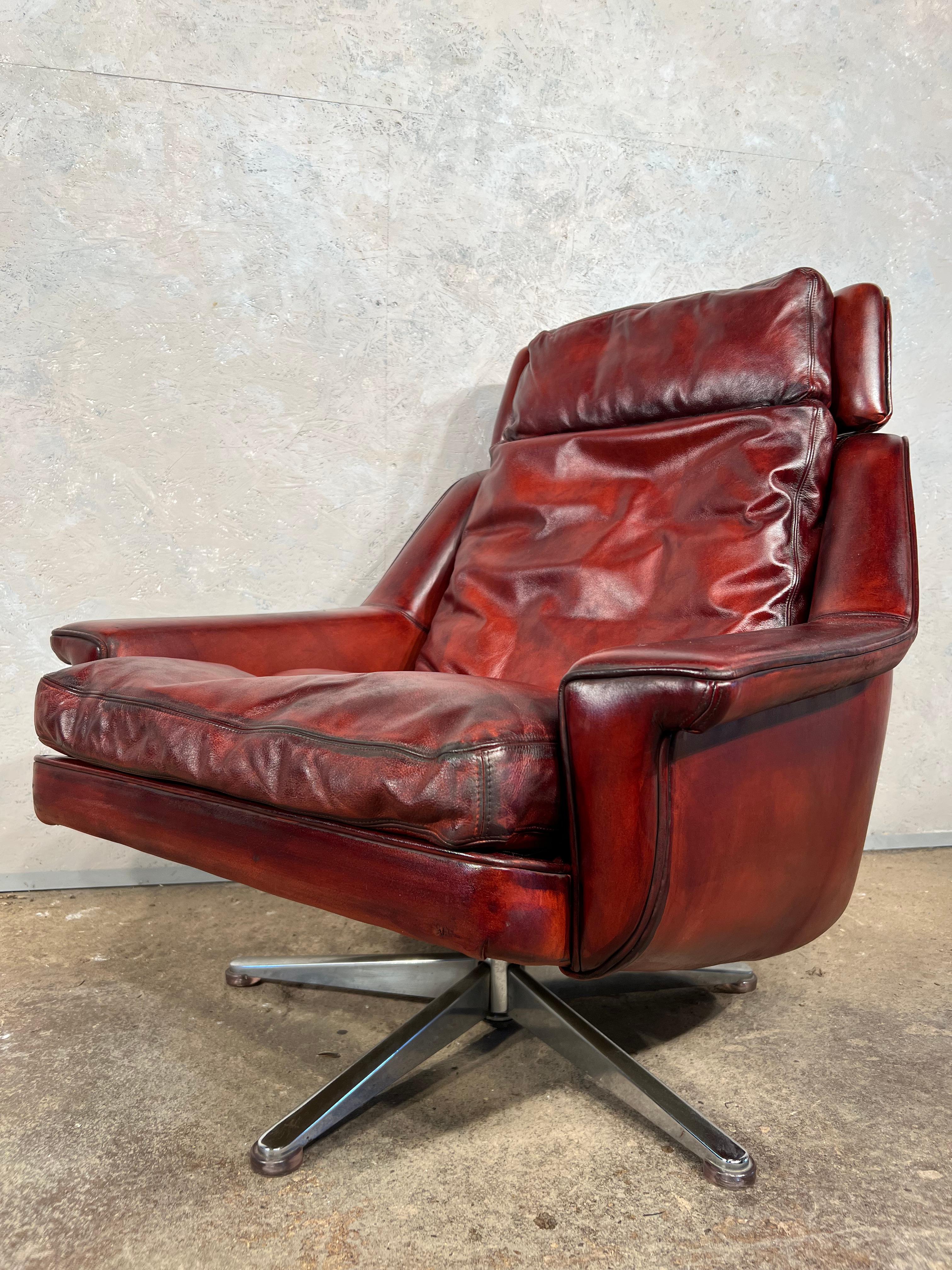 Great Quality Esa Vintage Danish 1970 Swivel ArmChair Patinated Deep Red #595 For Sale 6