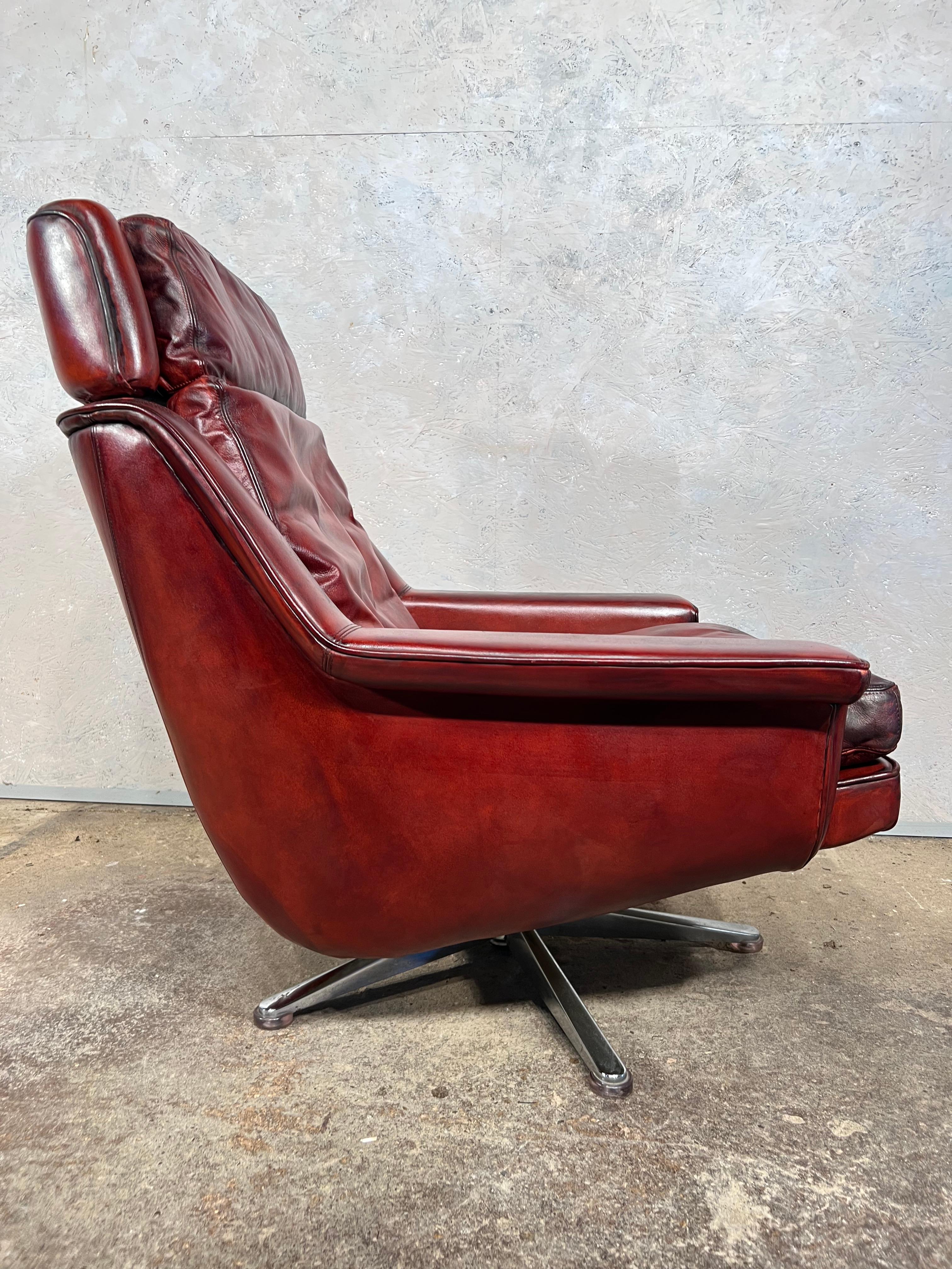 Great Quality Esa Vintage Danish 1970 Swivel ArmChair Patinated Deep Red #595 For Sale 1