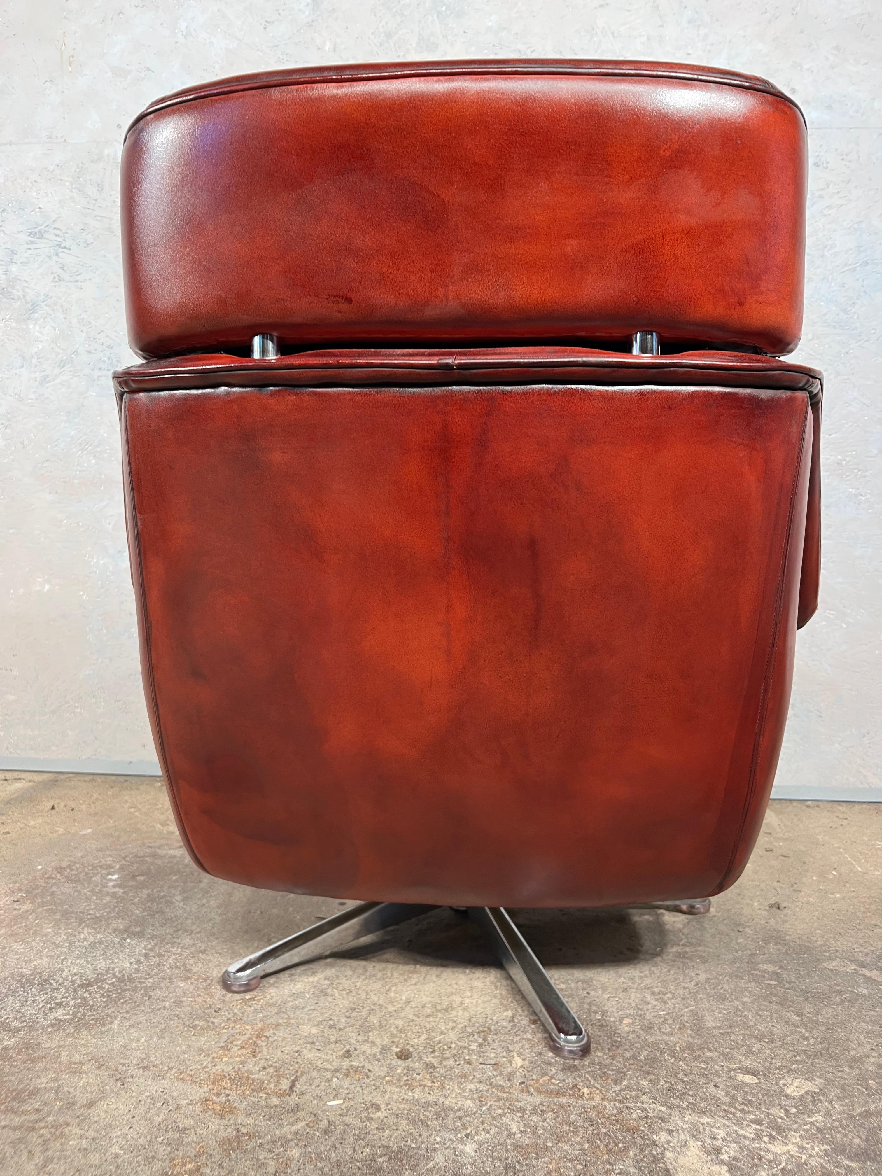 Great Quality Esa Vintage Danish 1970 Swivel ArmChair Patinated Deep Red #595 For Sale 2