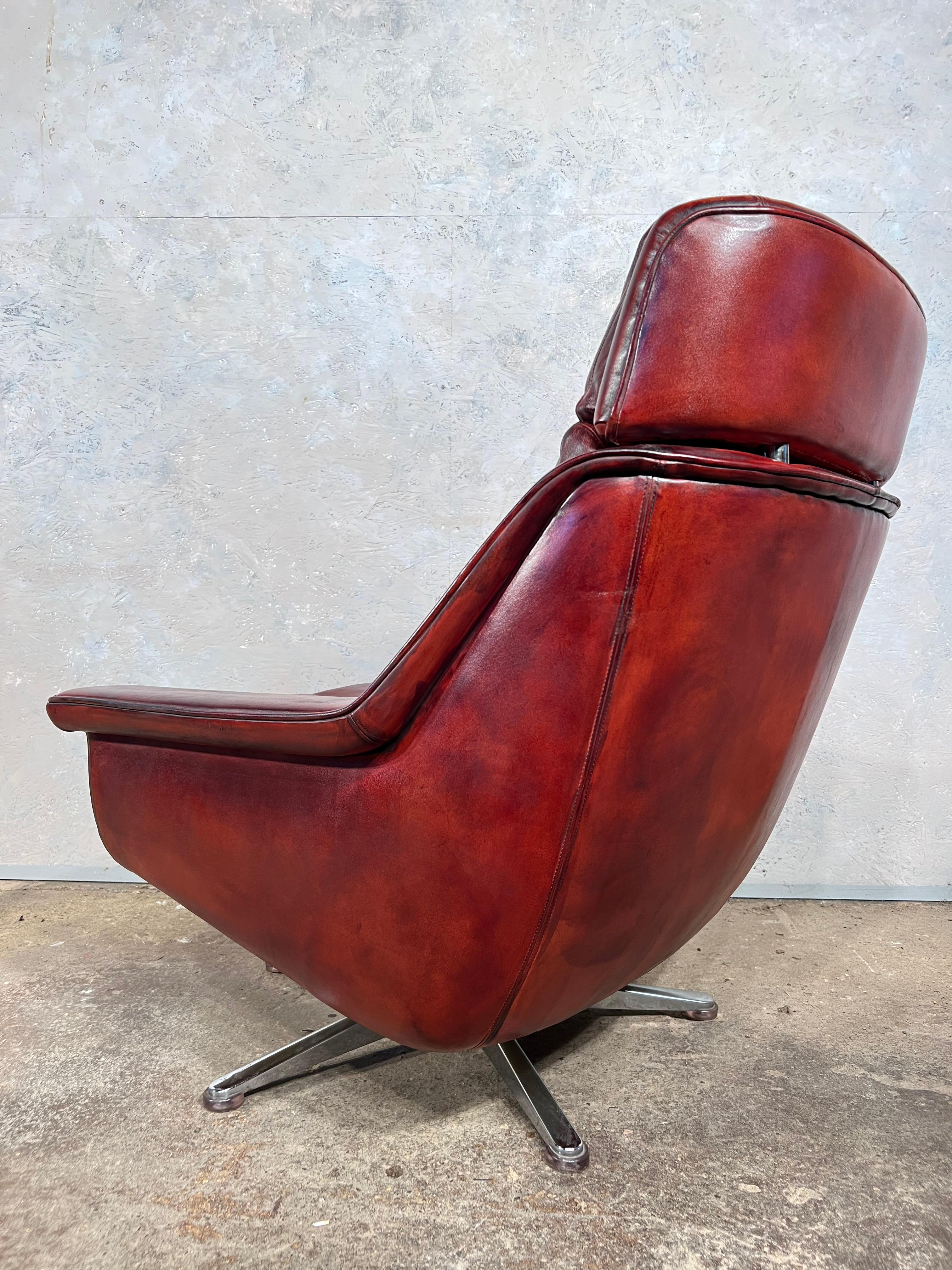 Great Quality Esa Vintage Danish 1970 Swivel ArmChair Patinated Deep Red #595 For Sale 3