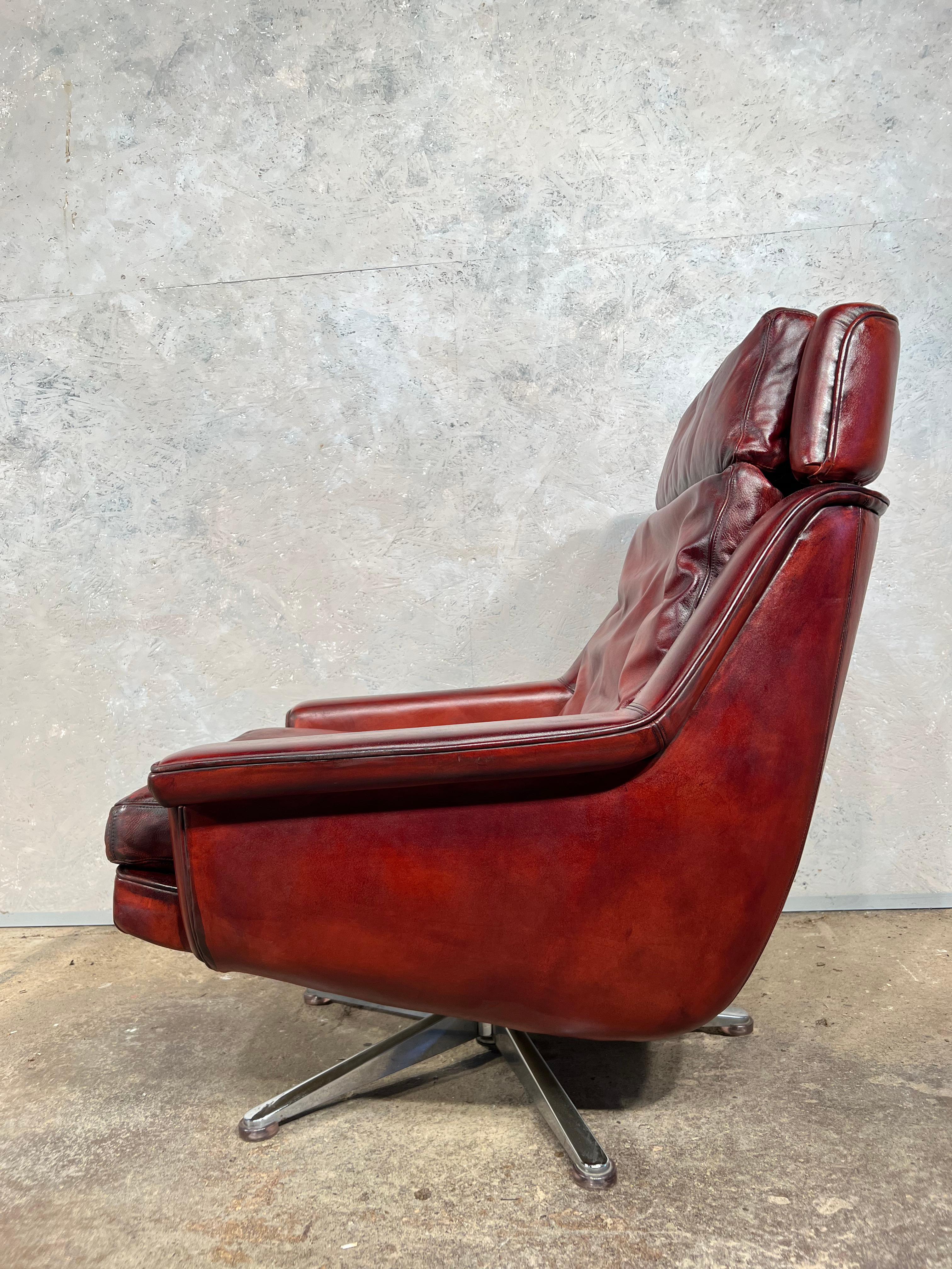 Great Quality Esa Vintage Danish 1970 Swivel ArmChair Patinated Deep Red #595 For Sale 4