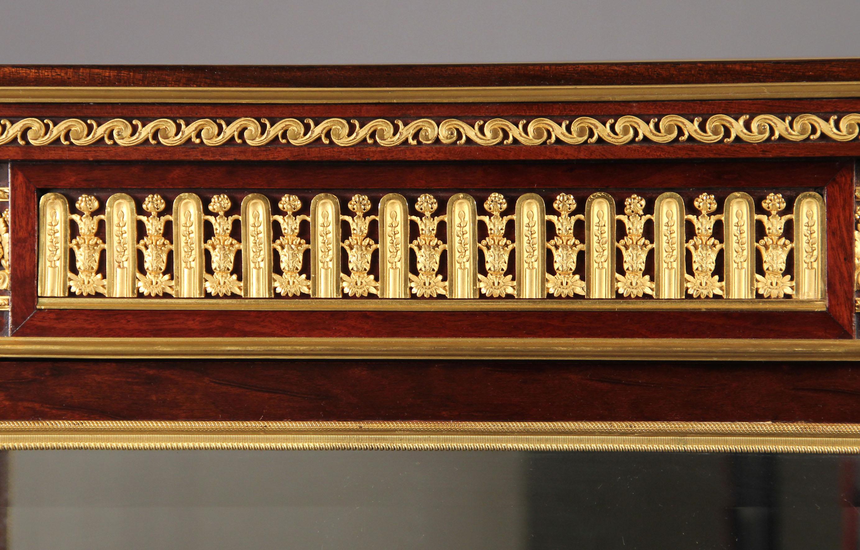 Belle Époque Great Quality Late 19th Century Gilt Bronze-Mounted Vitrine by François Linke en vente