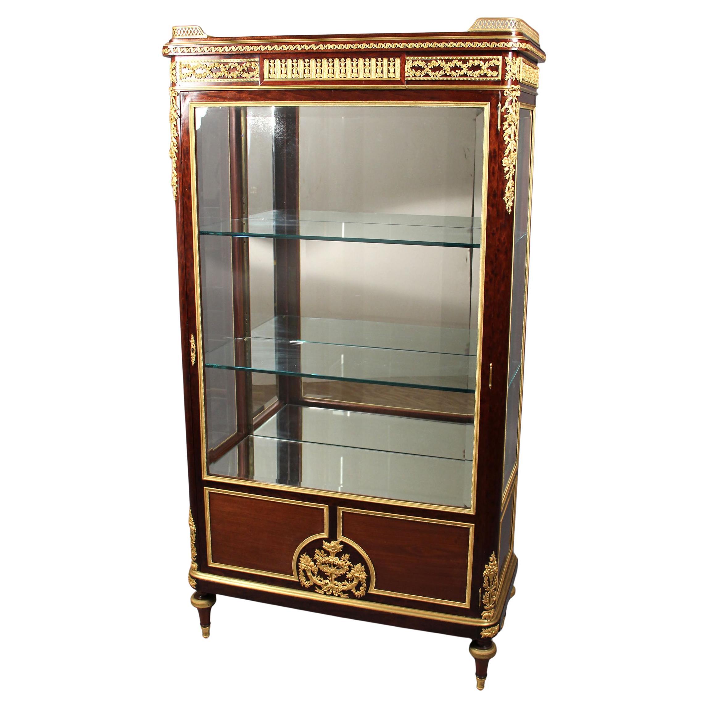Great Quality Late 19th Century Gilt Bronze-Mounted Vitrine by François Linke en vente