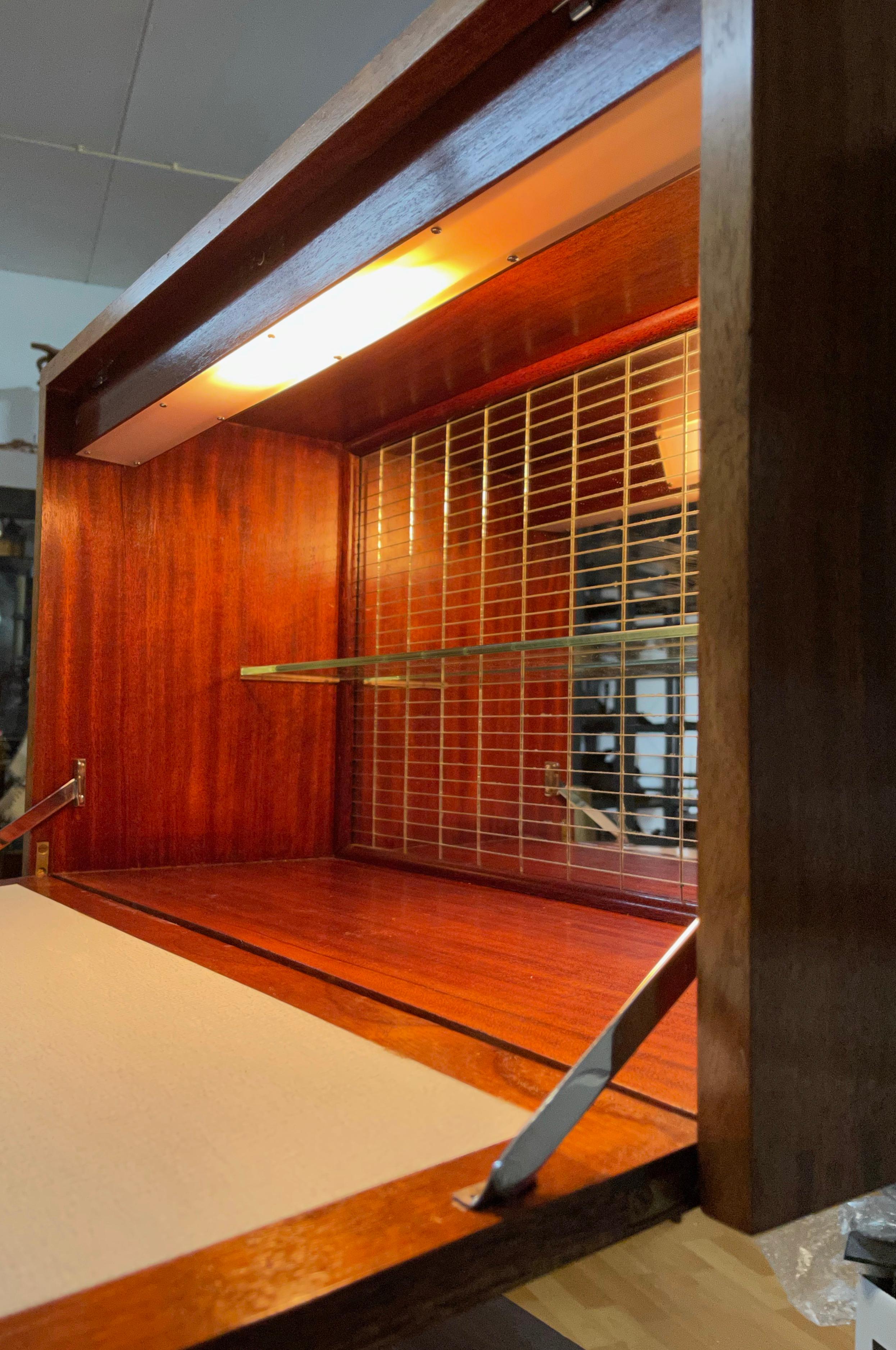 Mobile per bevande o Dry Bar in legno massiccio di Teak, anni '60, di grande qualità, stile Midcentury Modern in vendita 2