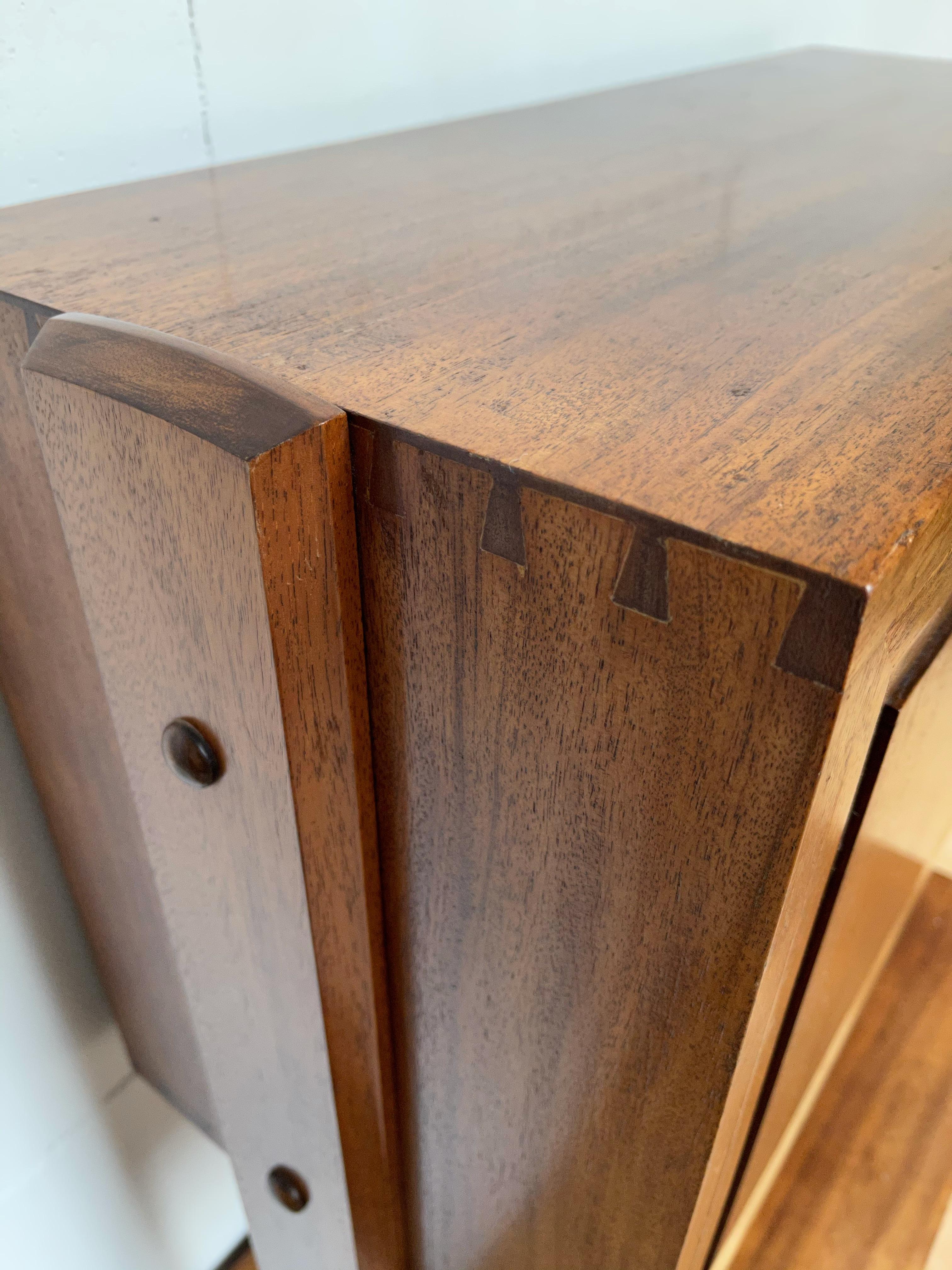 Mobile per bevande o Dry Bar in legno massiccio di Teak, anni '60, di grande qualità, stile Midcentury Modern in vendita 6
