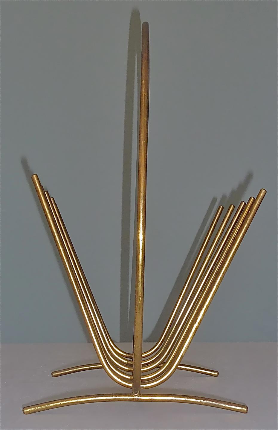 Patiné Great Rare Austrian Modernist Magazine Rack Brass Josef Frank Style 1950s en vente