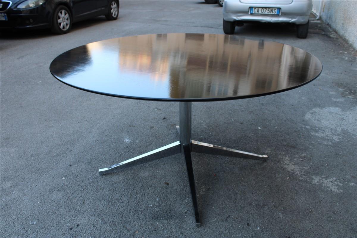 Great round Florence Knoll 1960 dining table black silver chestnut steel.