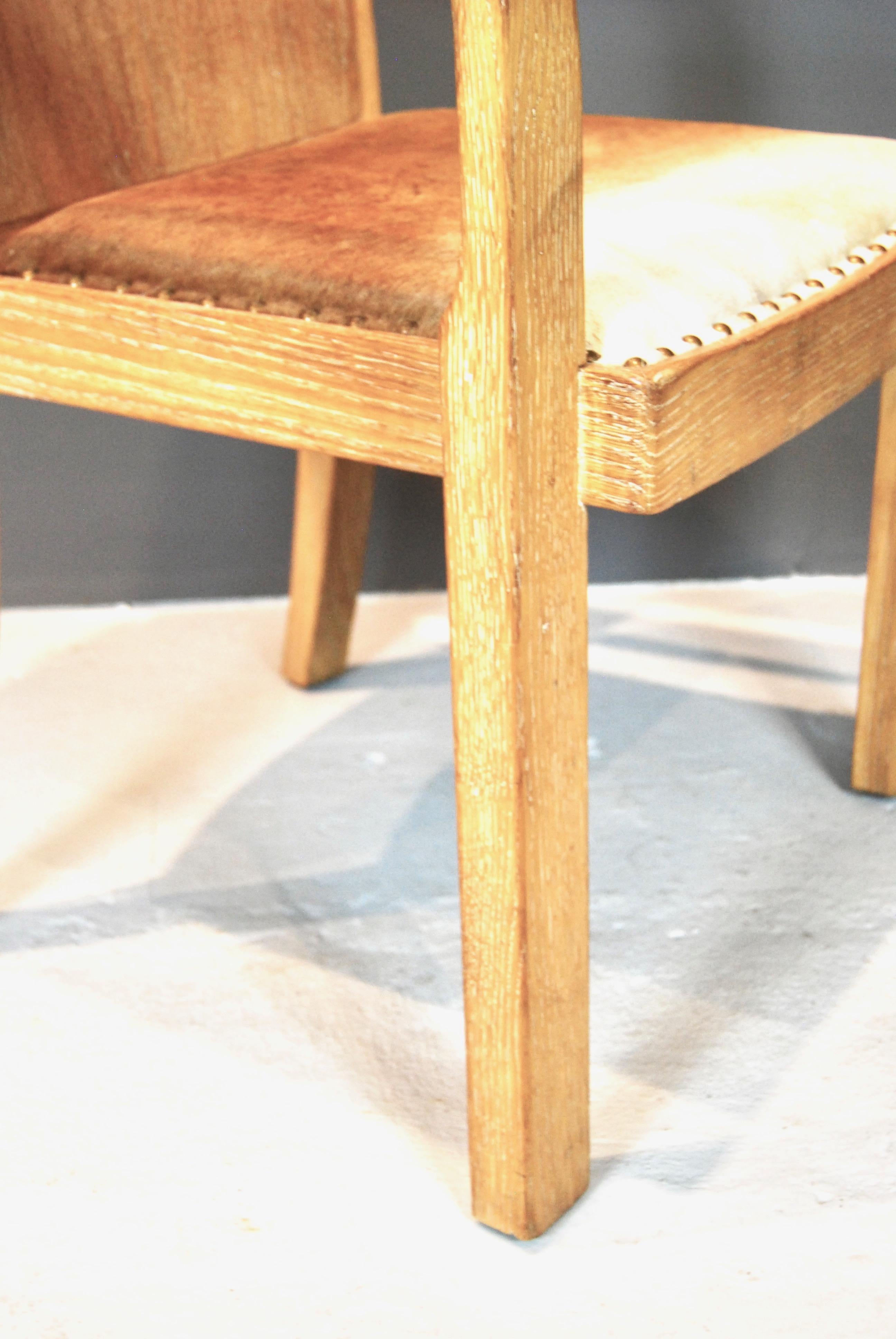 Sessel in großformatigem Design aus gekälkter Eiche und Leder (Eichenholz) im Angebot