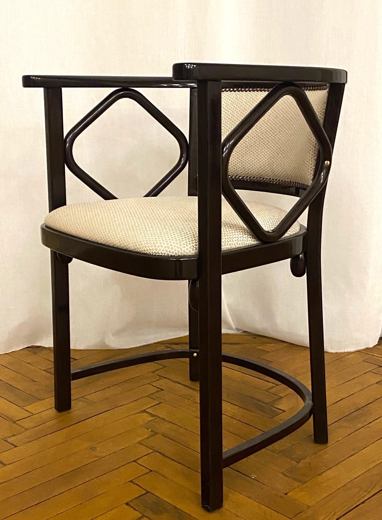 20ième siècle Superbe ensemble de 14 fauteuils de Thonet, Autriche, design Josef Hoffmann en vente