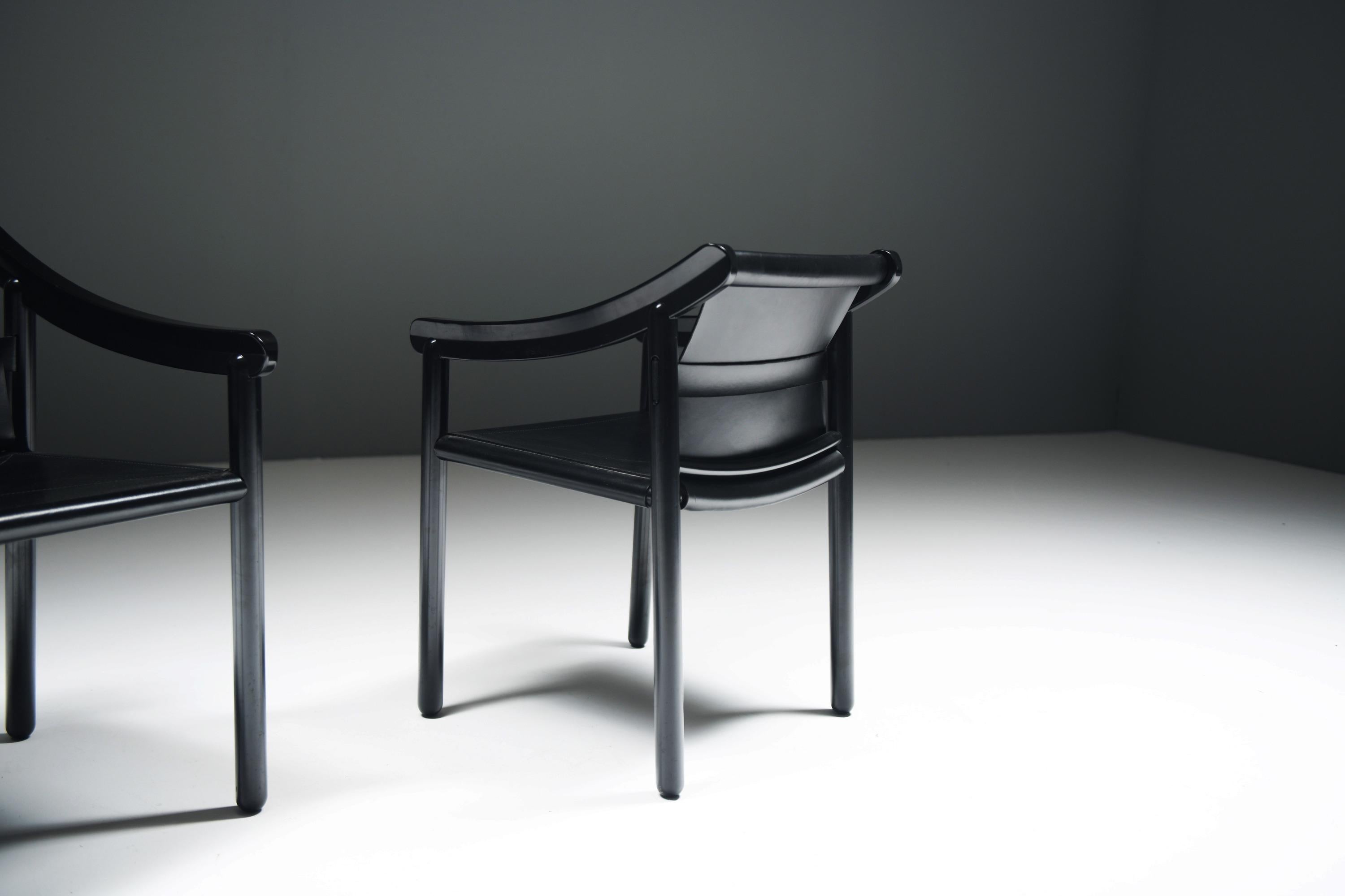 Superbe ensemble de 6 fauteuils '905' en cuir noir par Vico Magistretti pour Cassina en vente 3