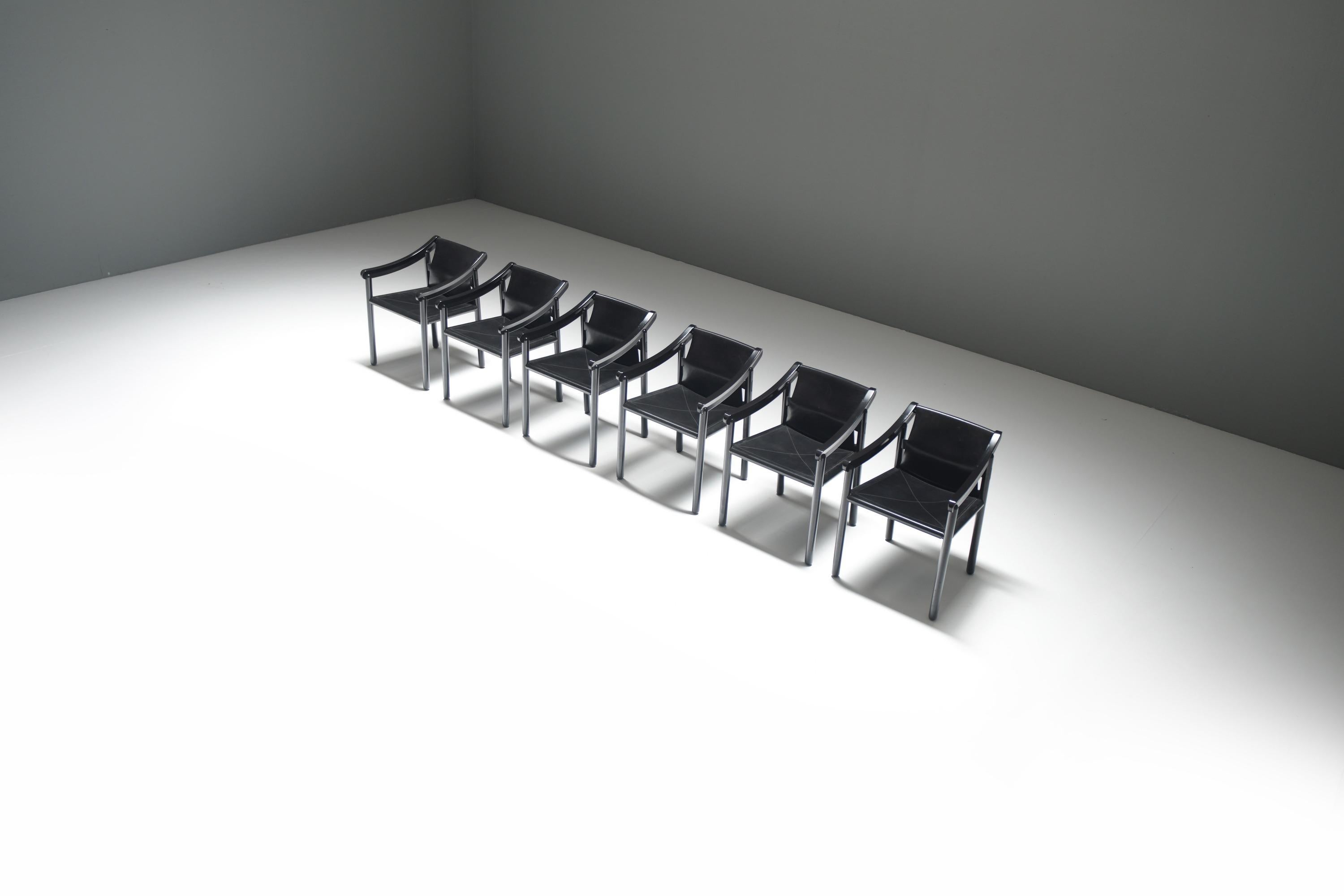 italien Superbe ensemble de 6 fauteuils '905' en cuir noir par Vico Magistretti pour Cassina en vente