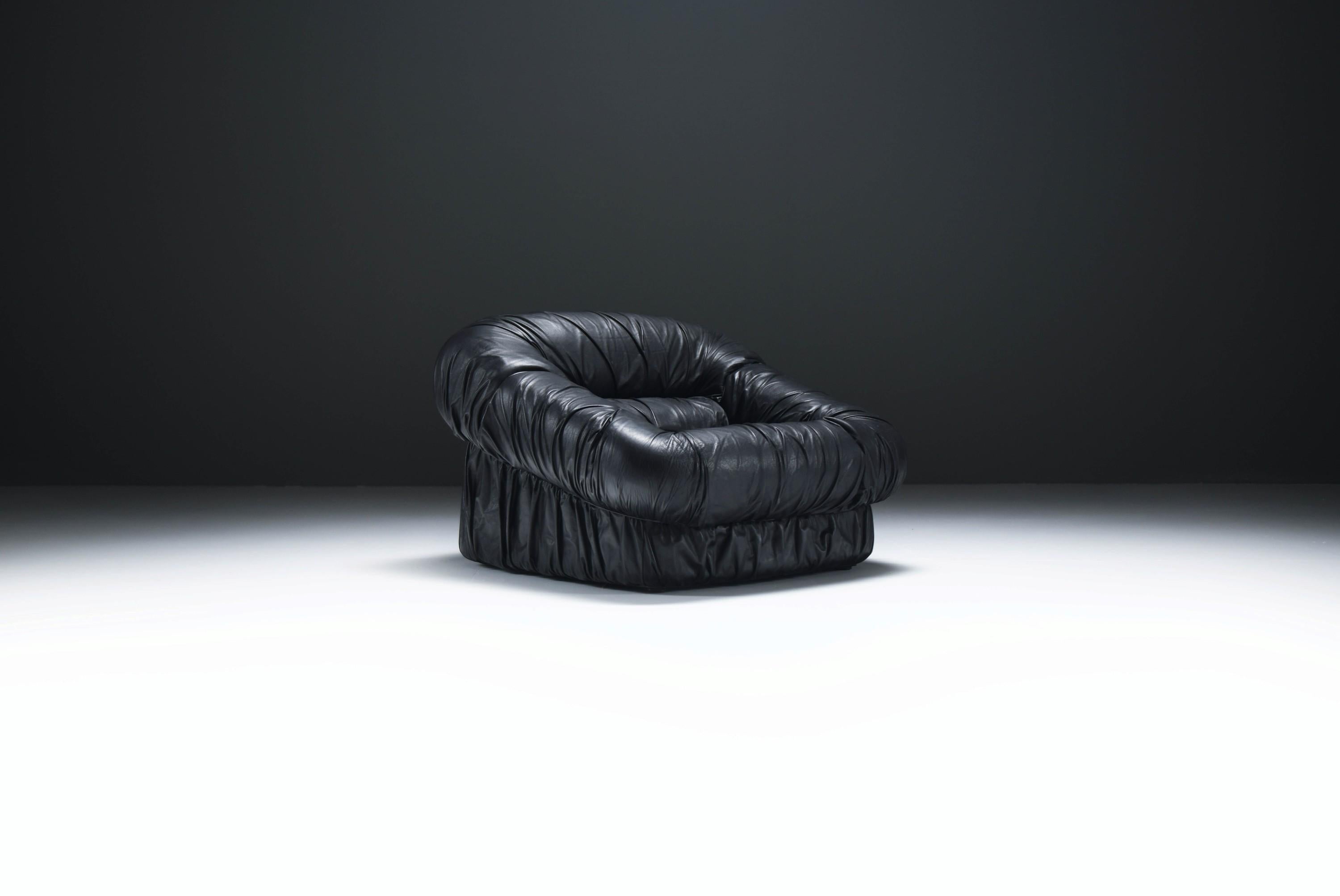 Great set of black leather Lounge chairs by De Pas D’Urbino Lomazzi - Dall’Oca For Sale 6