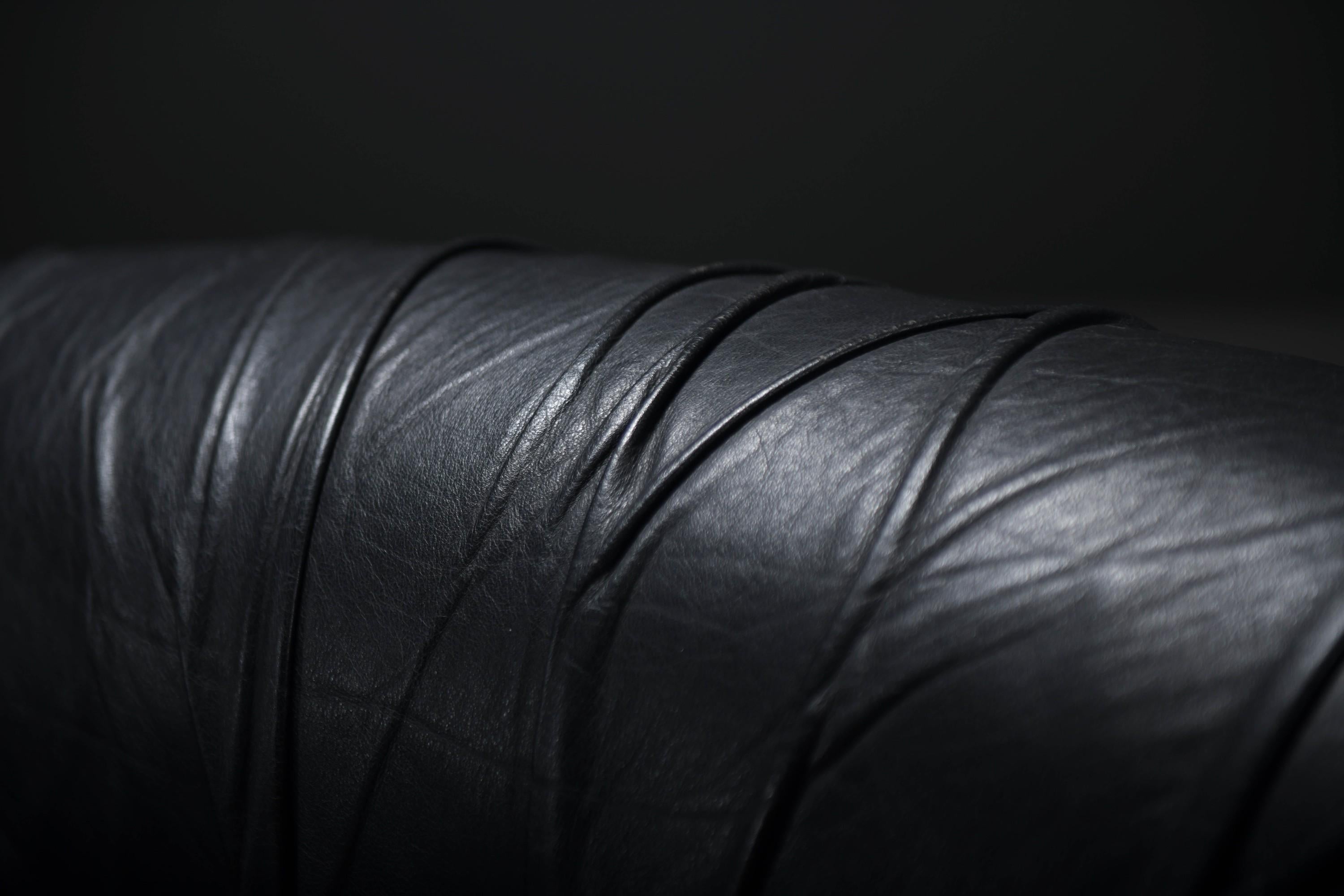 Great set of black leather Lounge chairs by De Pas D’Urbino Lomazzi - Dall’Oca For Sale 1
