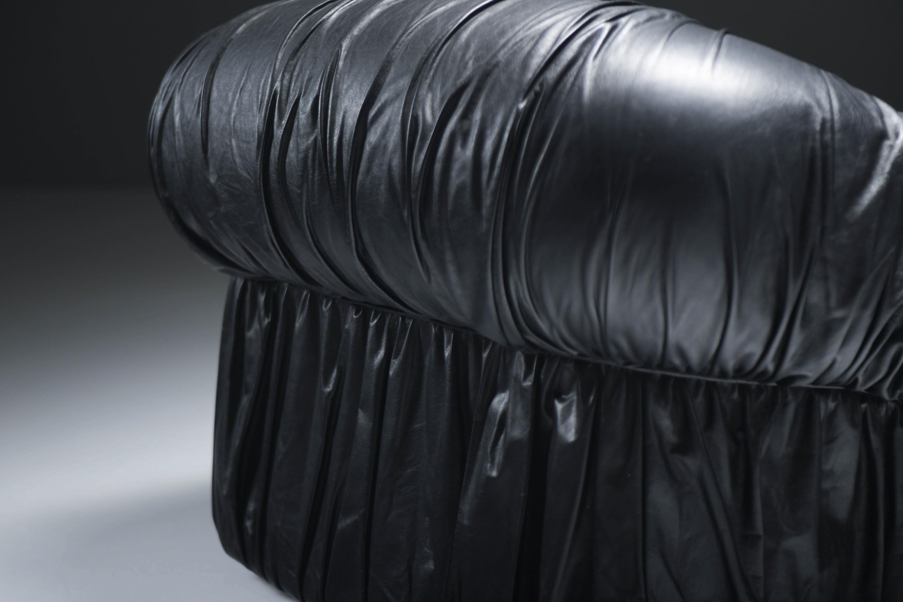 Great set of black leather Lounge chairs by De Pas D’Urbino Lomazzi - Dall’Oca For Sale 3