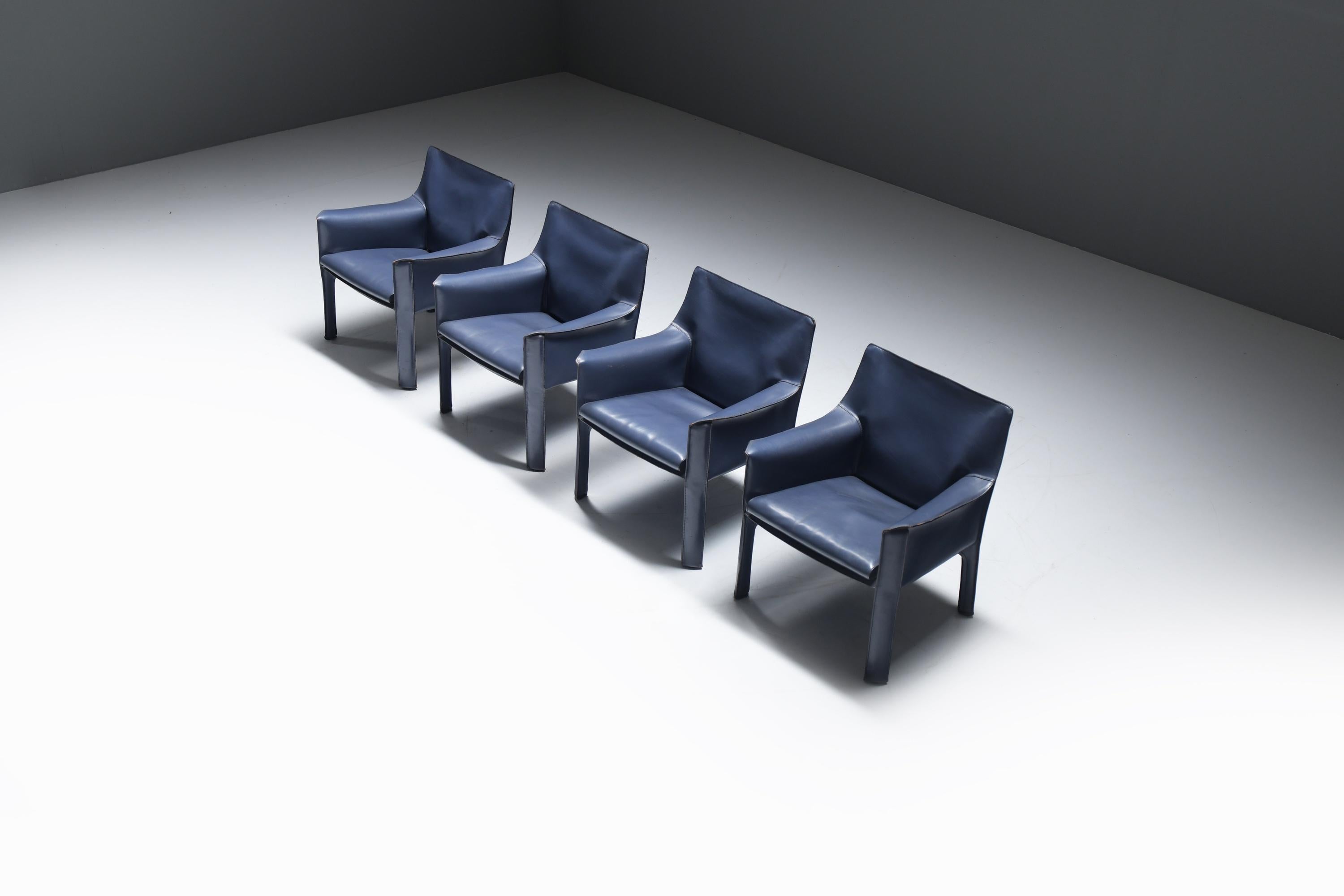 Great set of Cab 414 dining chair in blue leather by Mario Bellini for Cassina For Sale 2