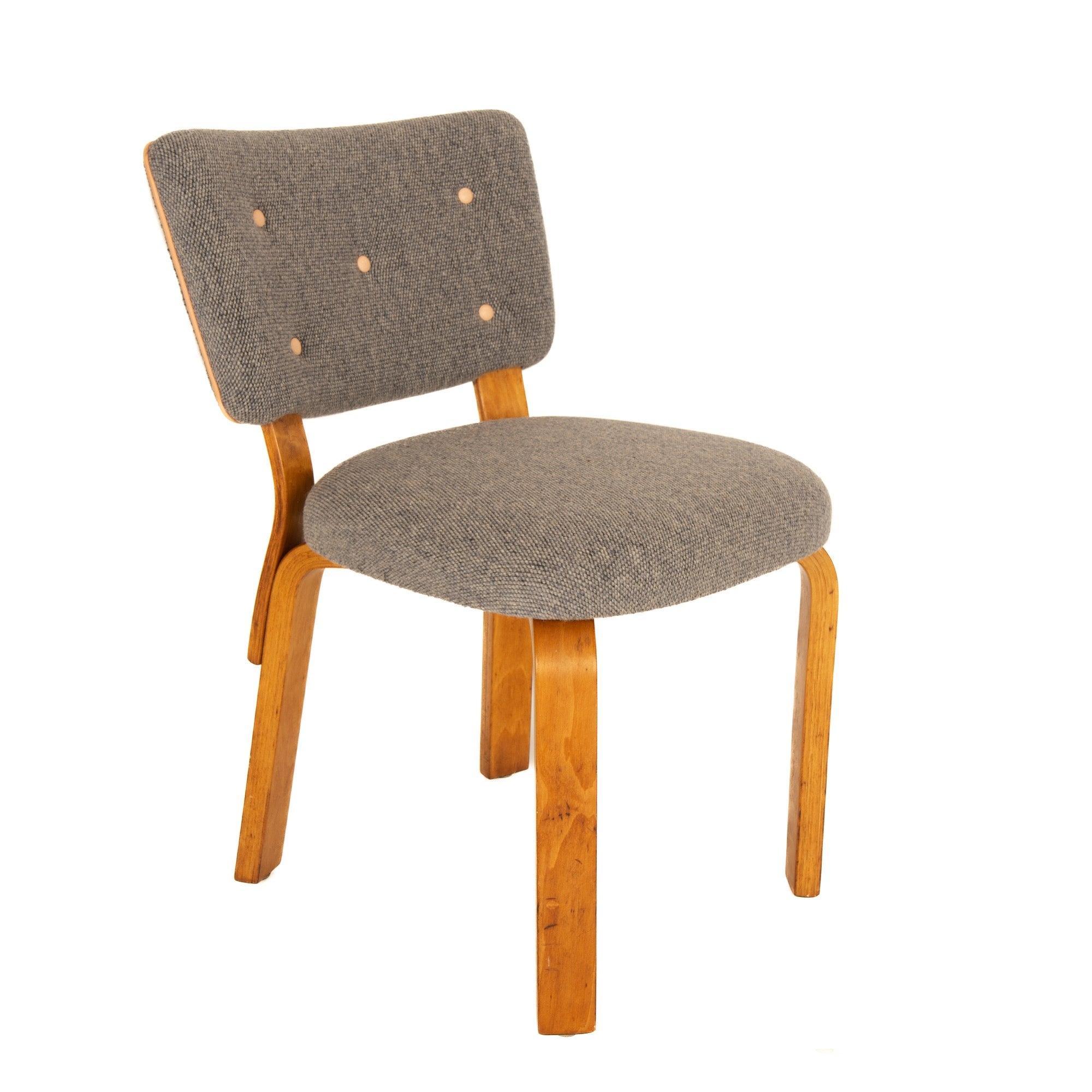 Satz von acht gepolsterten Esszimmerstühlen #62 von Alvar Aalto für Finsven, 1934 (Finnisch) im Angebot