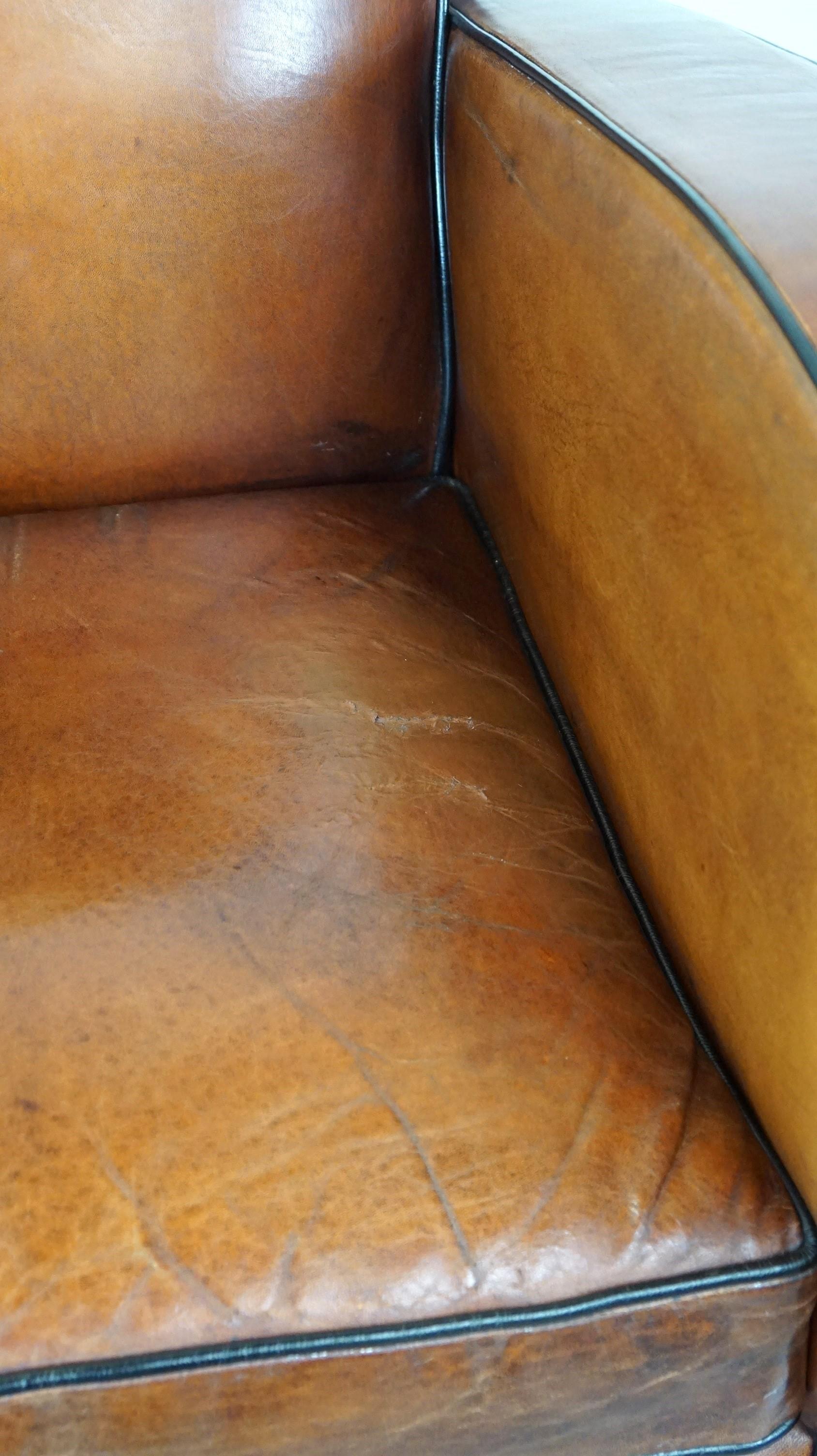 Superbe fauteuil Art Déco en cuir de mouton au design unique en vente 5