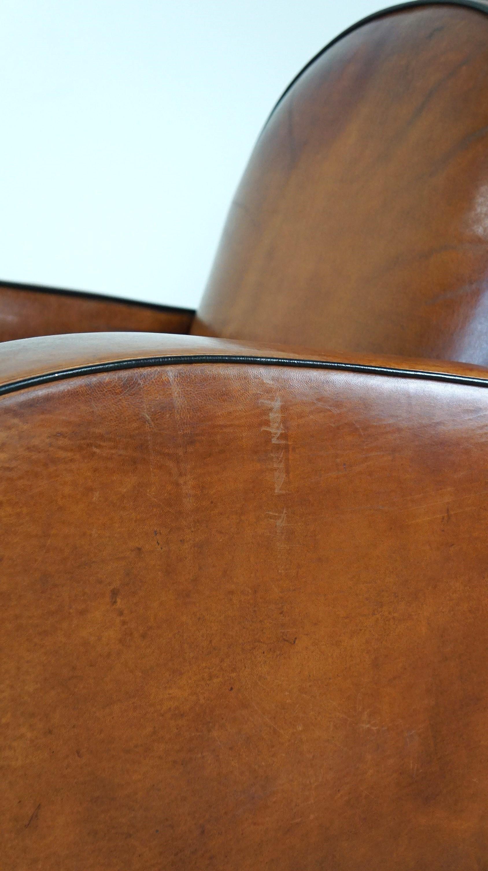 Superbe fauteuil Art Déco en cuir de mouton au design unique en vente 8