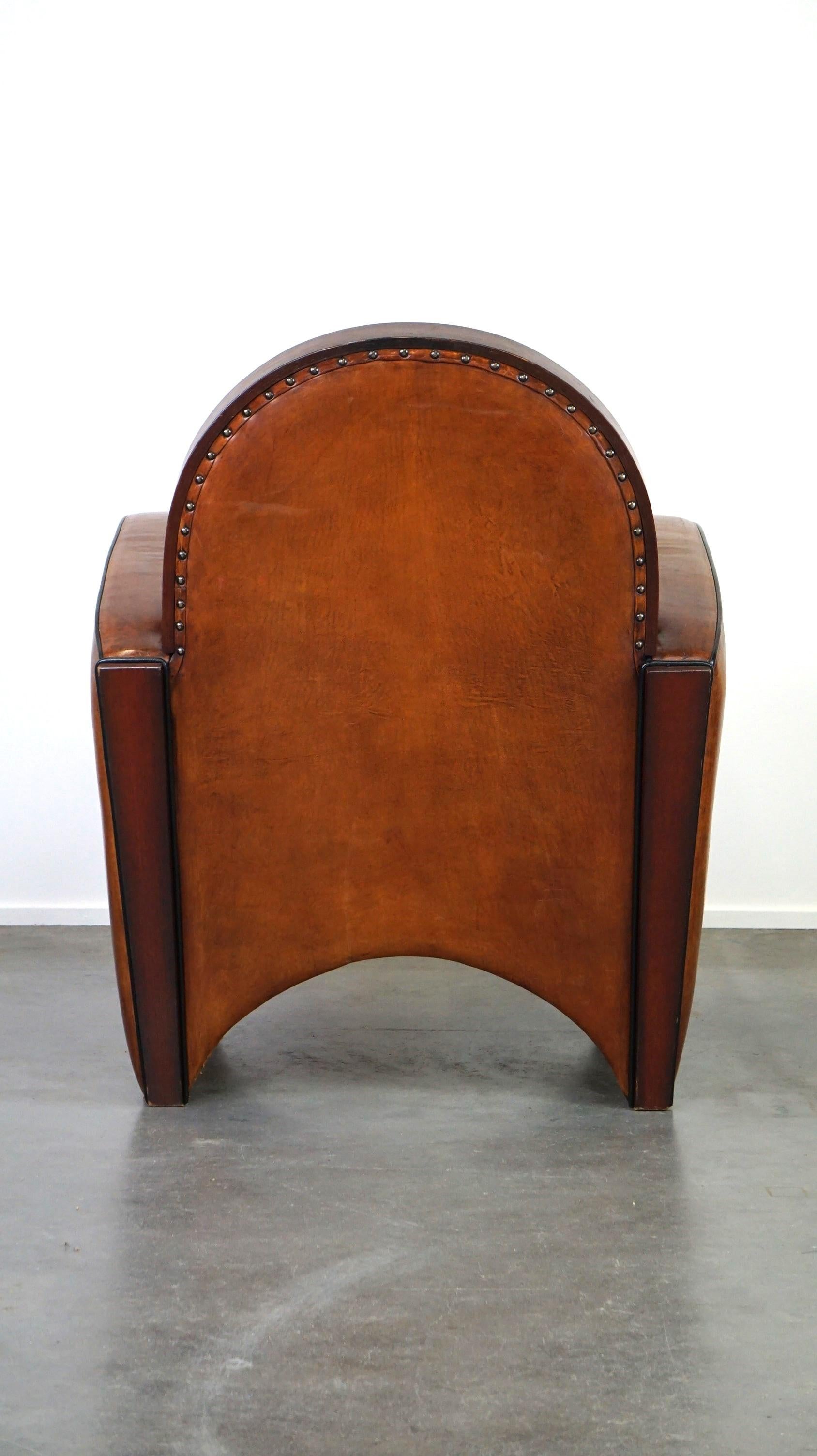 Superbe fauteuil Art Déco en cuir de mouton au design unique Bon état - En vente à Harderwijk, NL