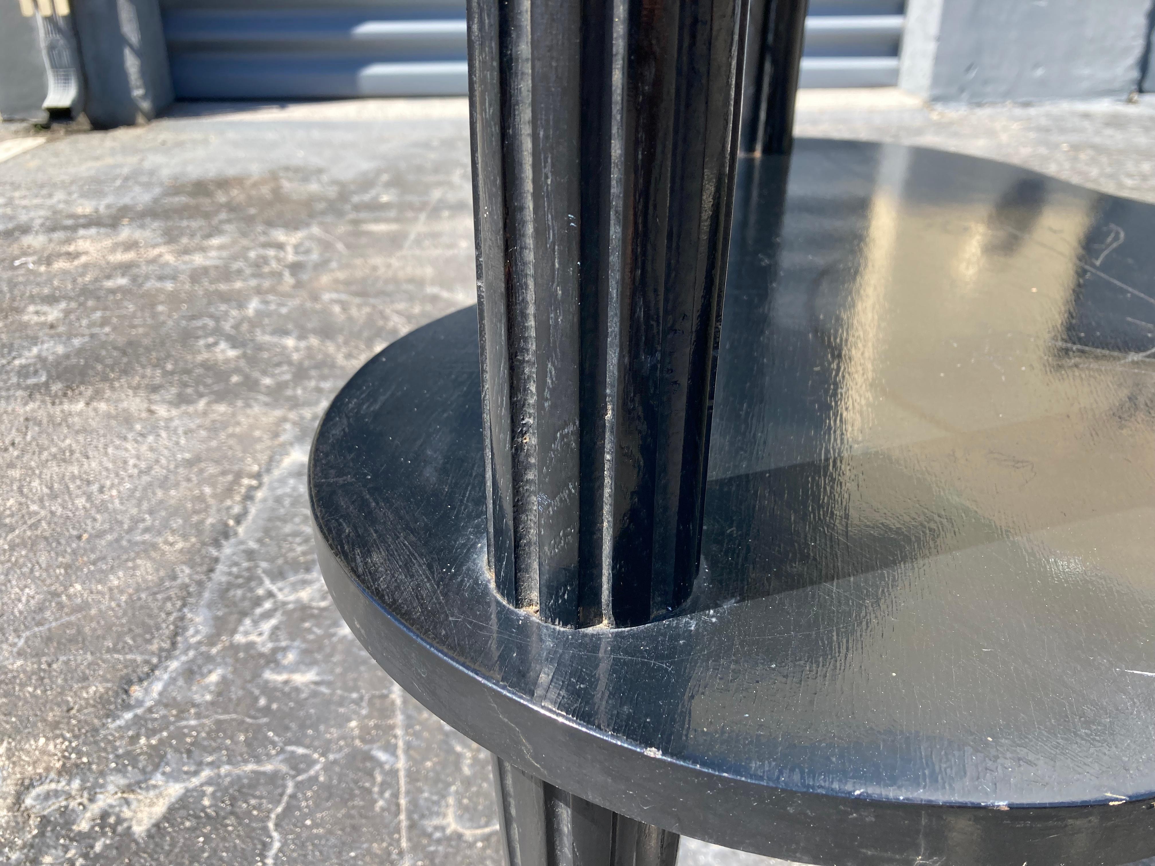 Great Side Table in the style of Gilbert Rhode, Glass, Black, Art Deco en vente 2
