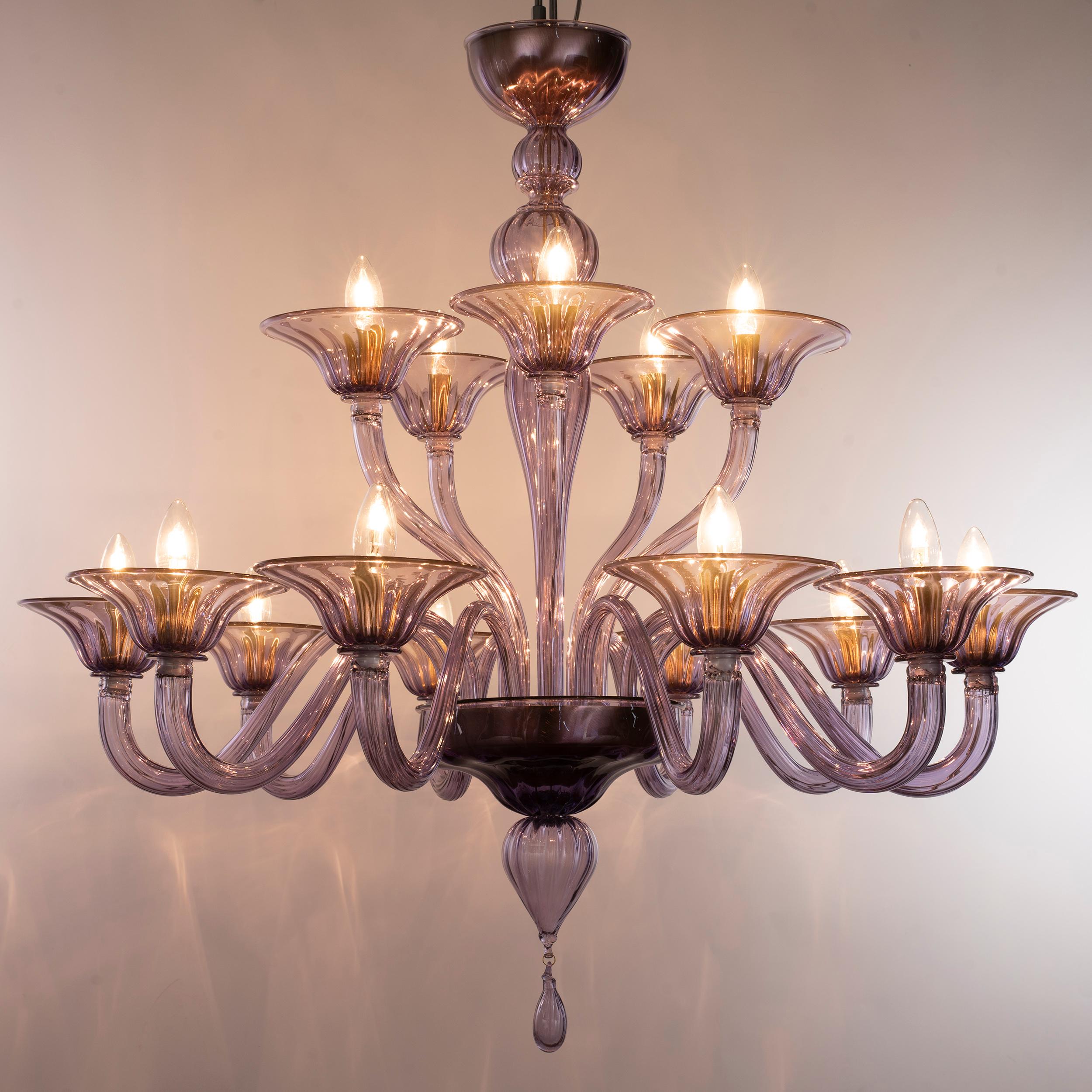 Simplicissimus 360 chandelier, 10+5 lights, Wisteria color artistic glass by Multiforme
This collection in Murano glass is characterized by superb simplicity. It is the result of a research which harks back to the Classic Murano chandeliers with the