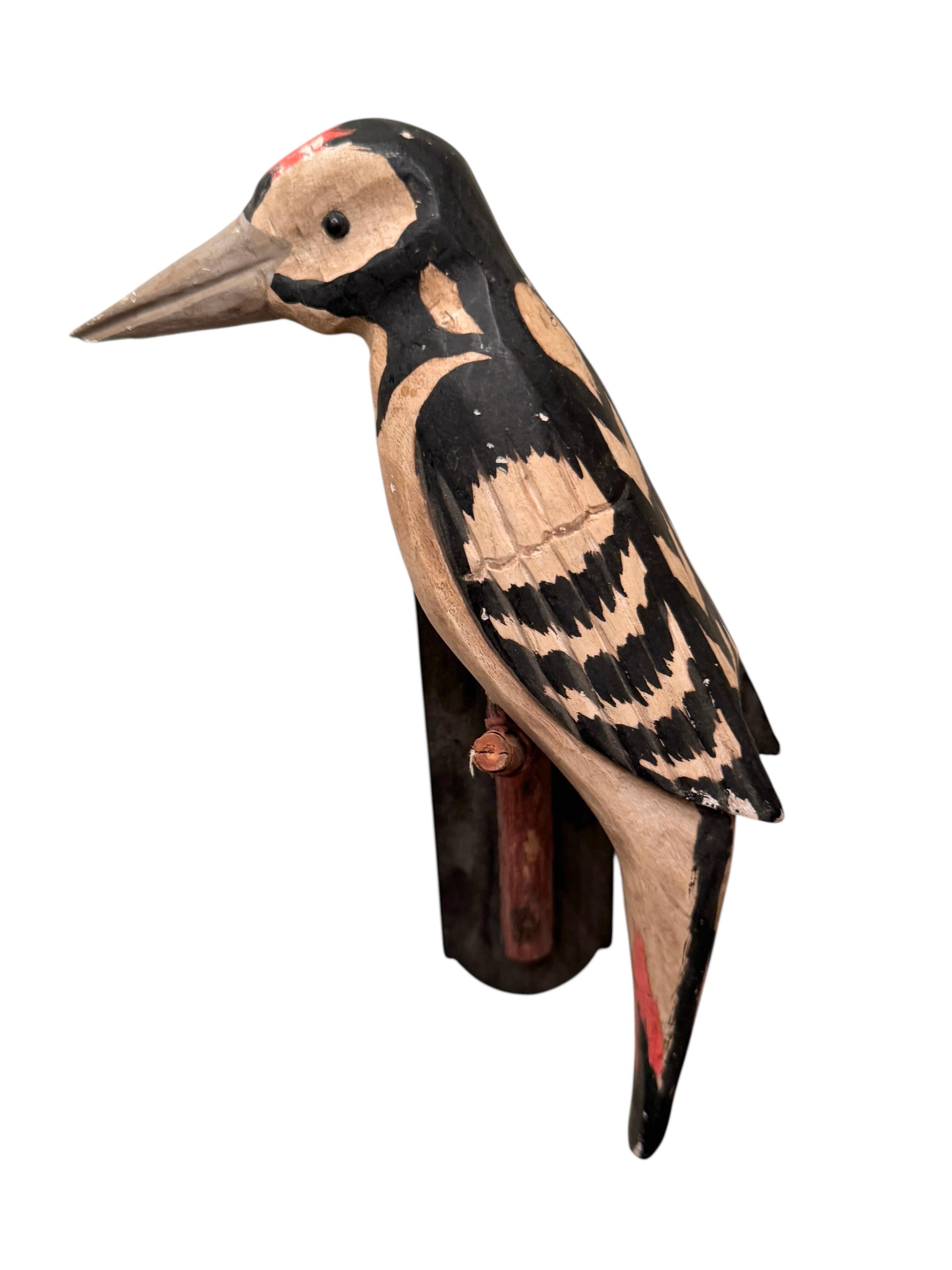 Buntspecht Viechtauer geschnitzt Wood Bird Volkskunst Black Forest 1900s (Schwarzwald) im Angebot