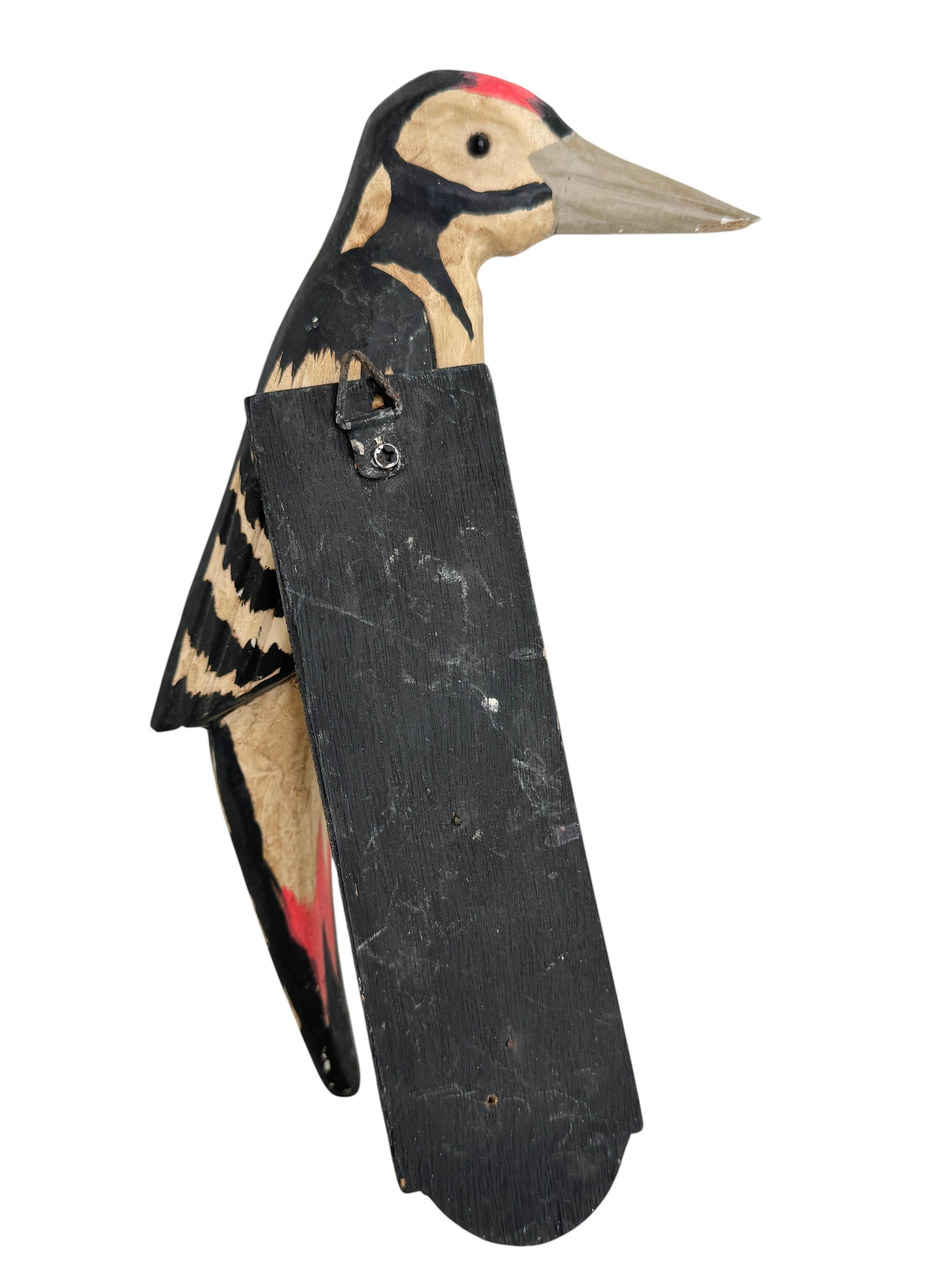 Buntspecht Viechtauer geschnitzt Wood Bird Volkskunst Black Forest 1900s (20. Jahrhundert) im Angebot