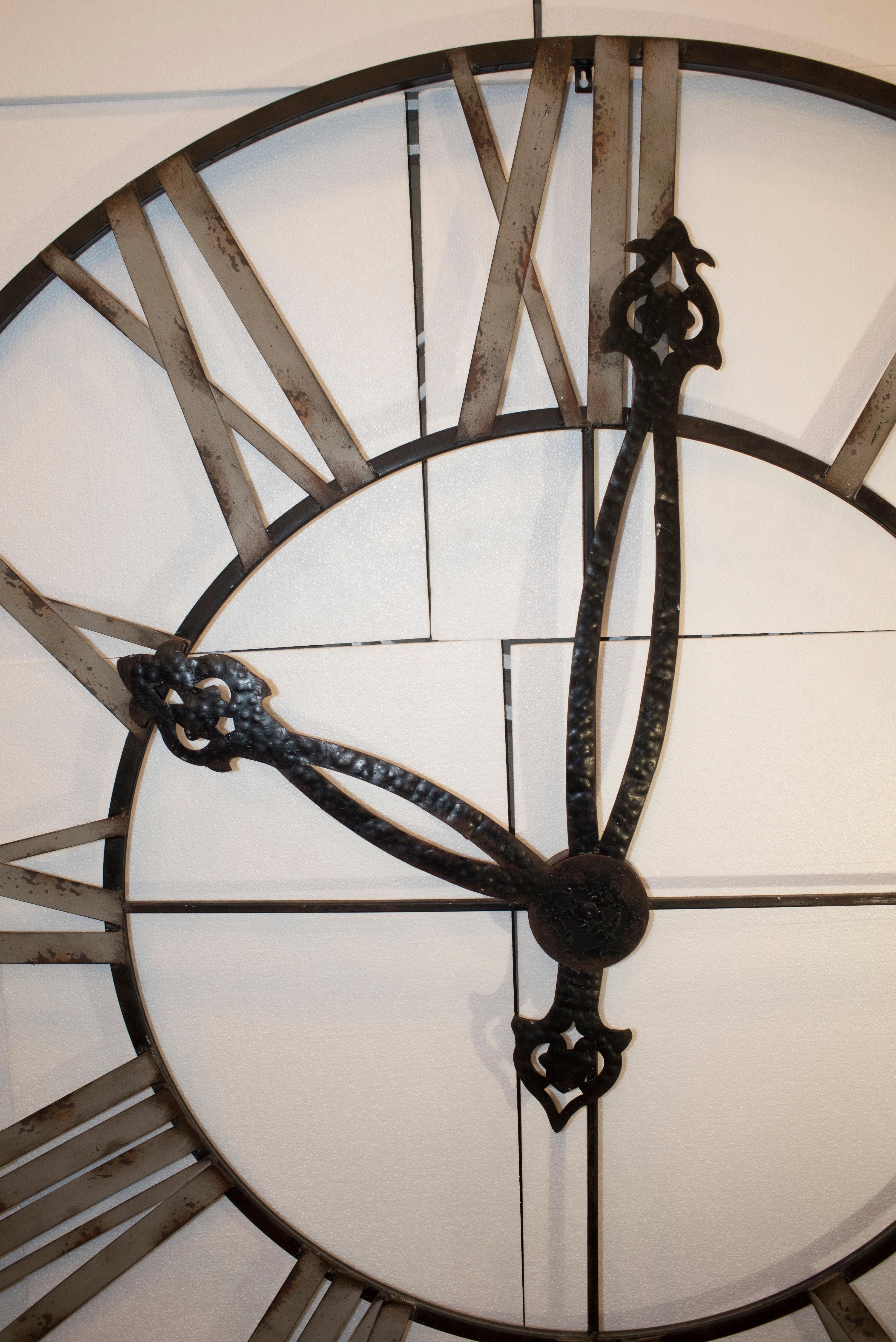  20th Century Black French Skeleton Clock in Aged Forging Iron In Good Condition In Valladolid, ES