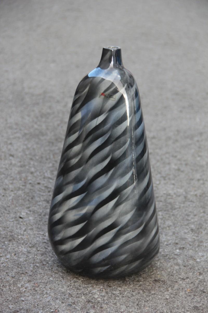 Late 20th Century Great Vase Airbrush Colored Strips Italian Design 1980 Triangular Grey White For Sale