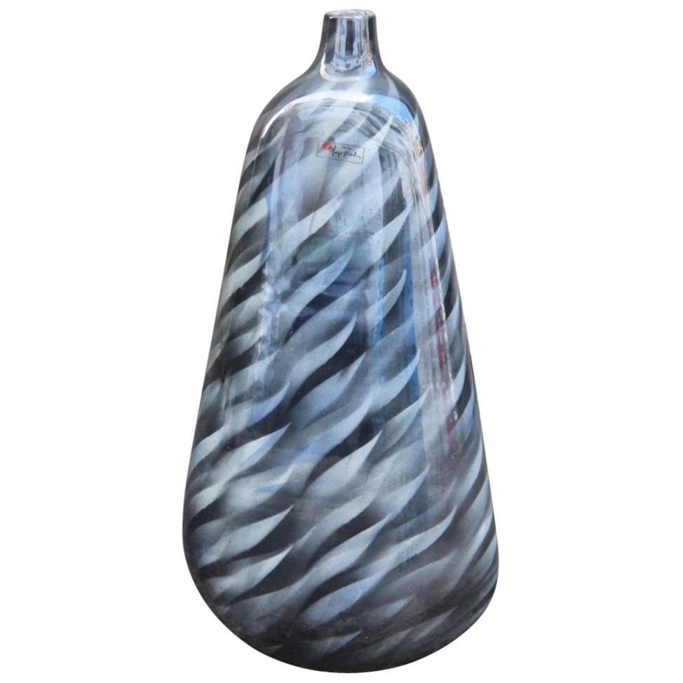 Grande vaso aerografo a strisce colorate Design italiano 1980 Triangolare grigio bianco in vendita
