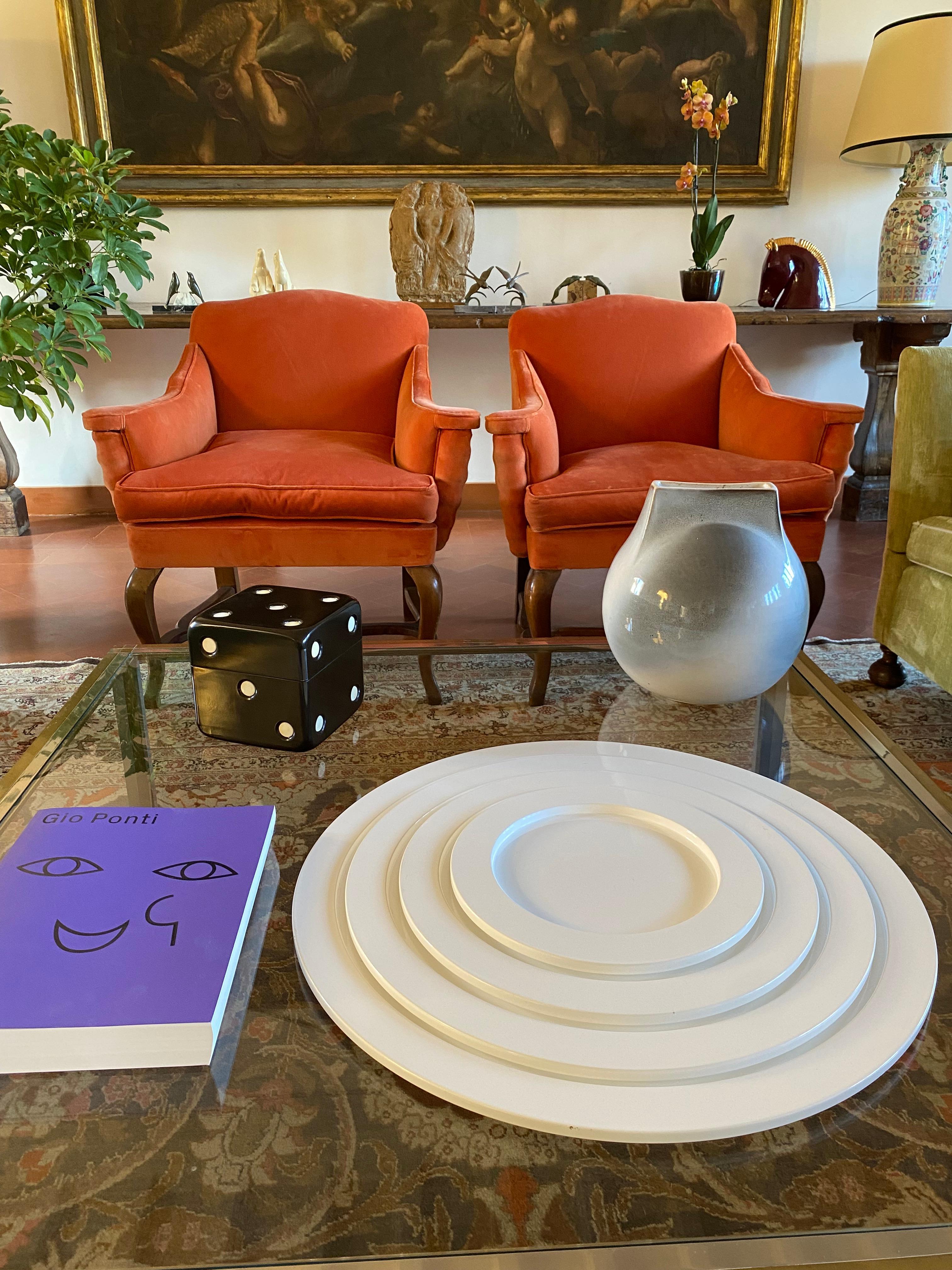 Gran centro de mesa blanco apilado bandejas de plástico blanco, Italia años 70 Italian en venta