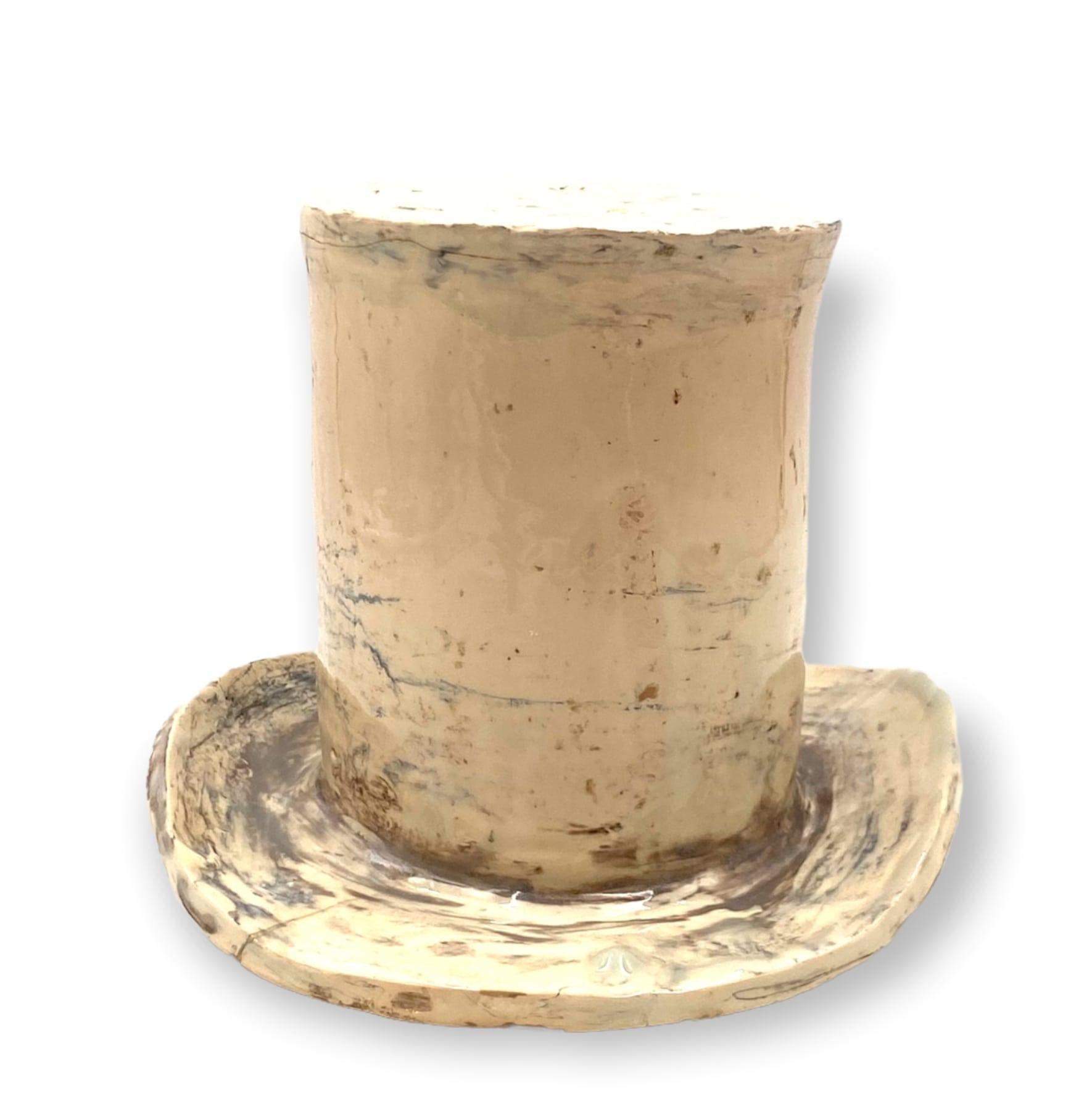 Great White Topper/Cylinder Hat Ceramic Sculpture, France, 1950s In Good Condition For Sale In Firenze, IT