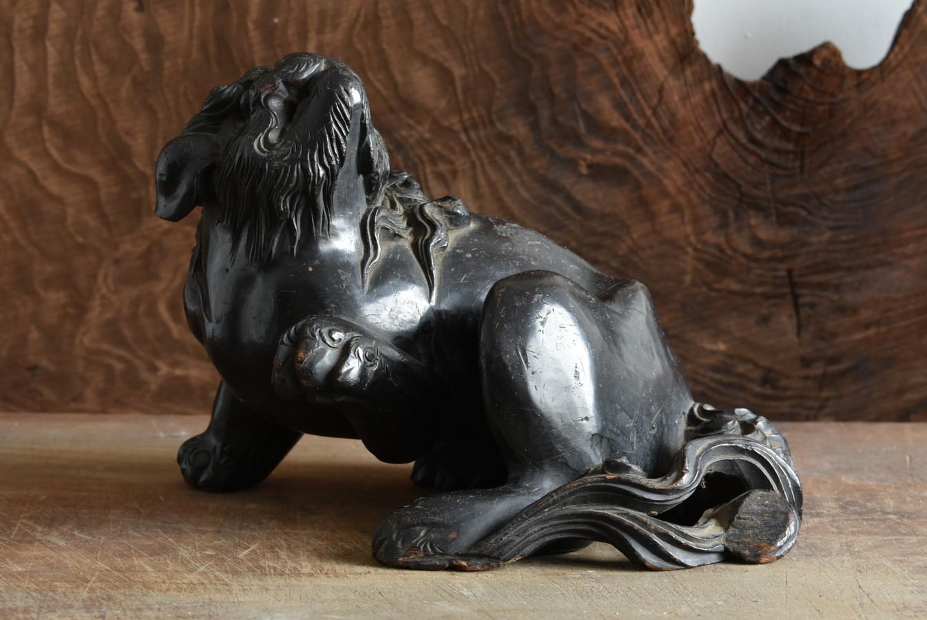 Hand-Carved Great Wood Carving Lion Figurine / 1868-1920 / Rare Item For Sale
