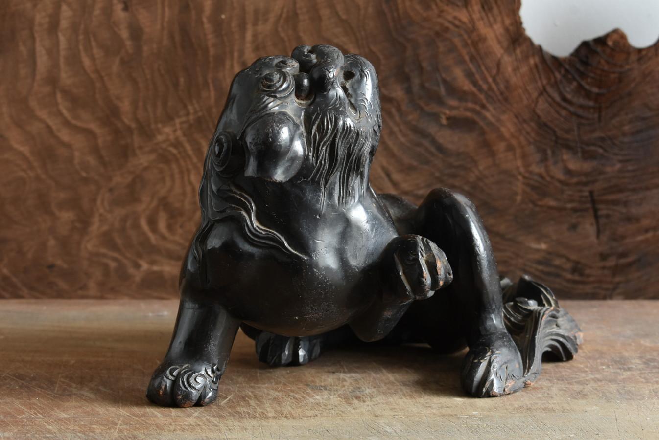 Great Wood Carving Lion Figurine / 1868-1920 / Rare Item In Good Condition For Sale In Sammu-shi, Chiba